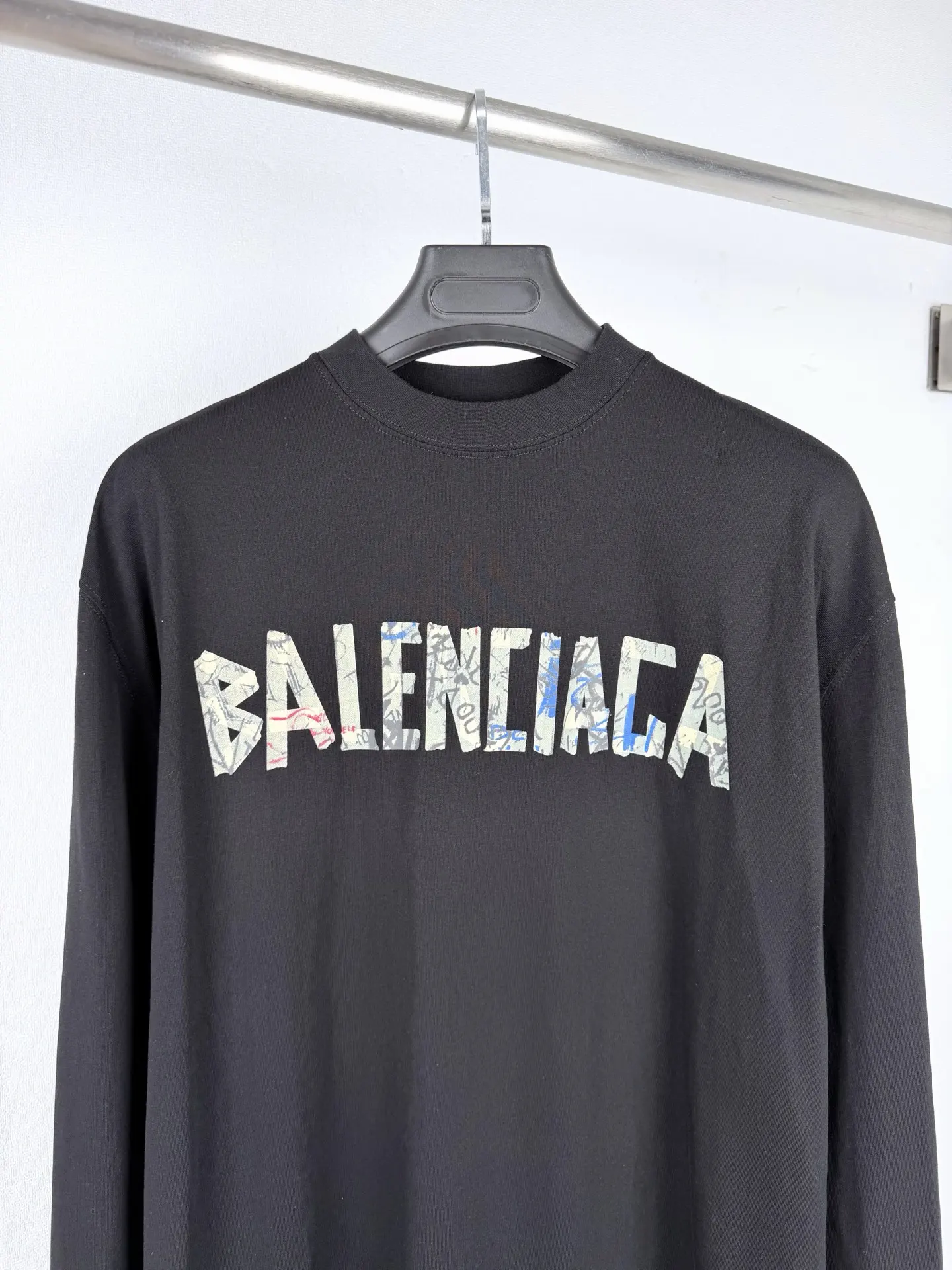 Tape Type Logo Long-Sleeve T-Shirt D21021560 — view 2