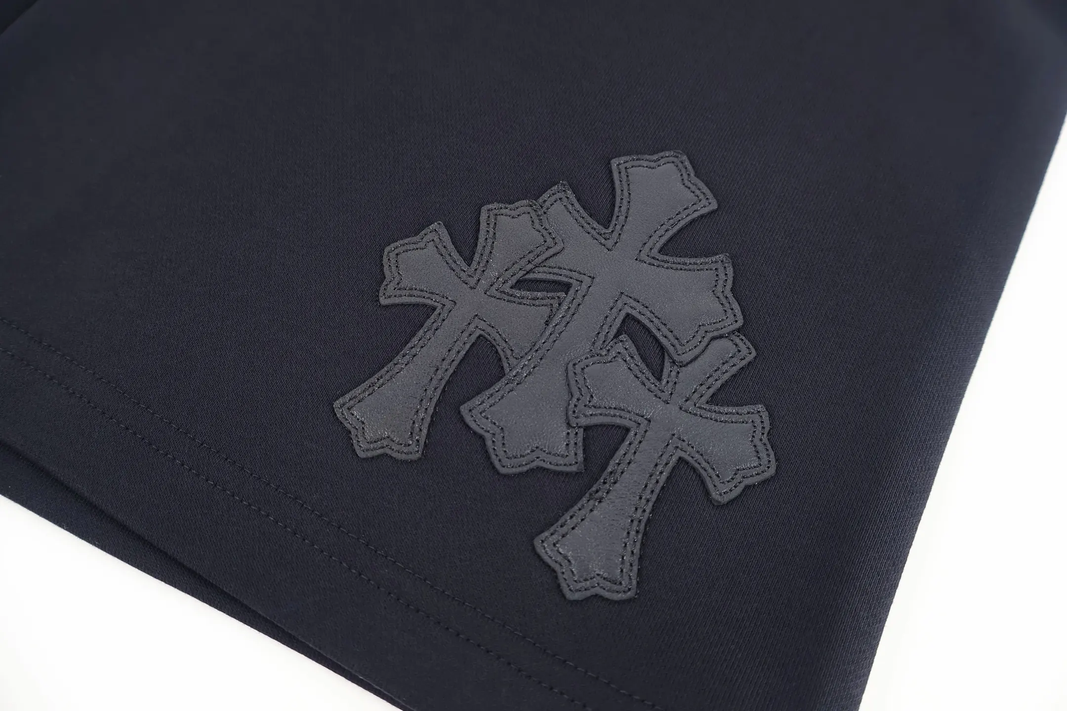 Leather Cross Patch Cotton Shorts D21019856 — view 6