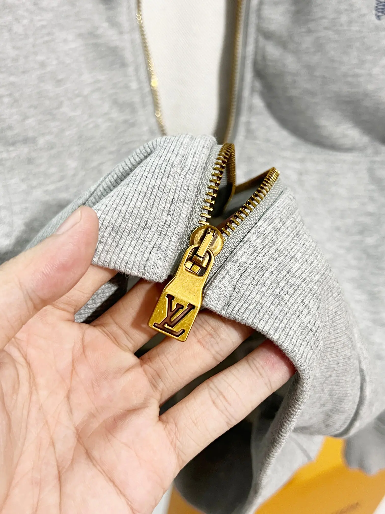 Embroidered Logo Zip-Up Hoodie D21022855 — view 7