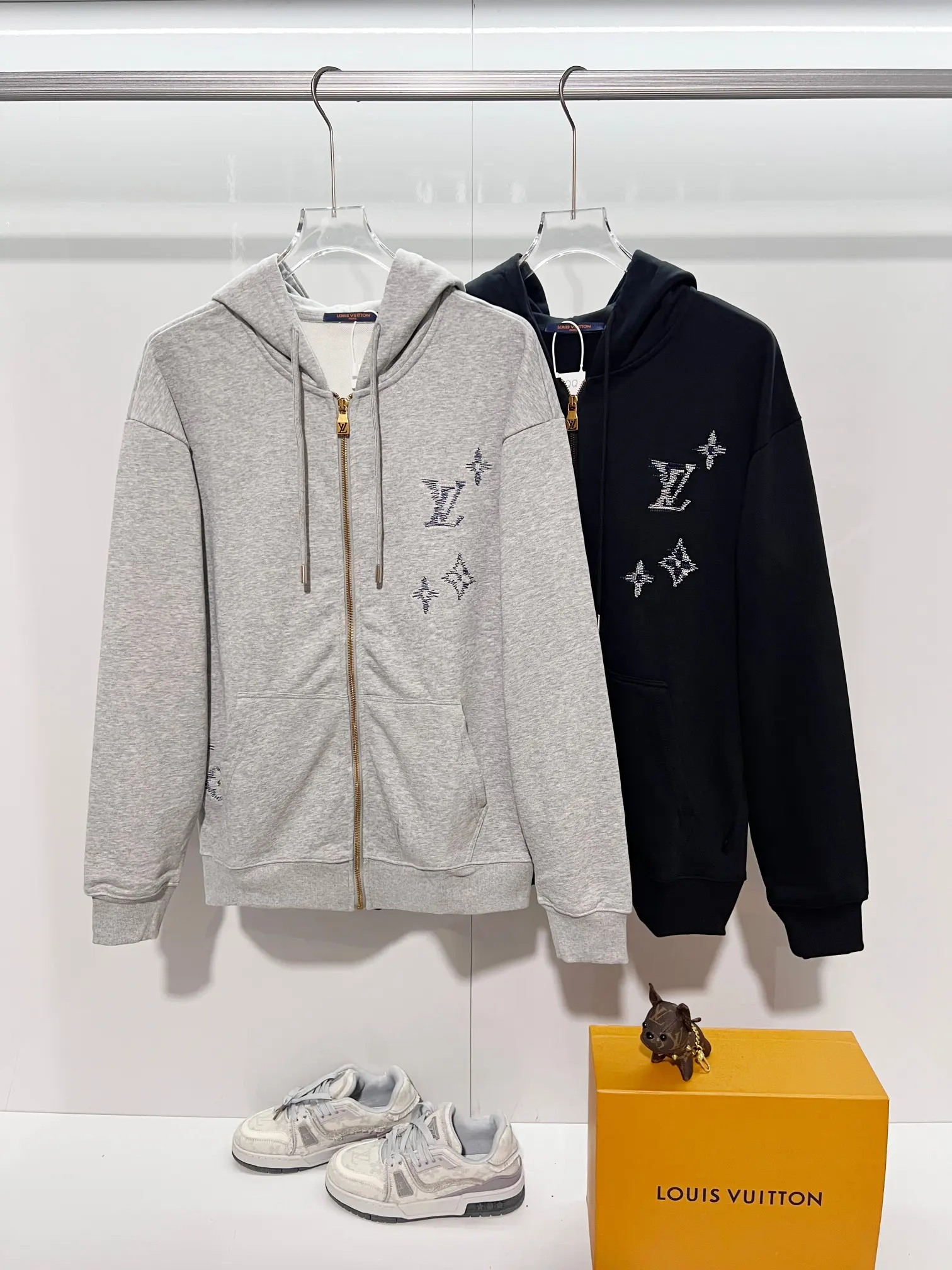 Embroidered Logo Zip-Up Hoodie D21022855 — view 11