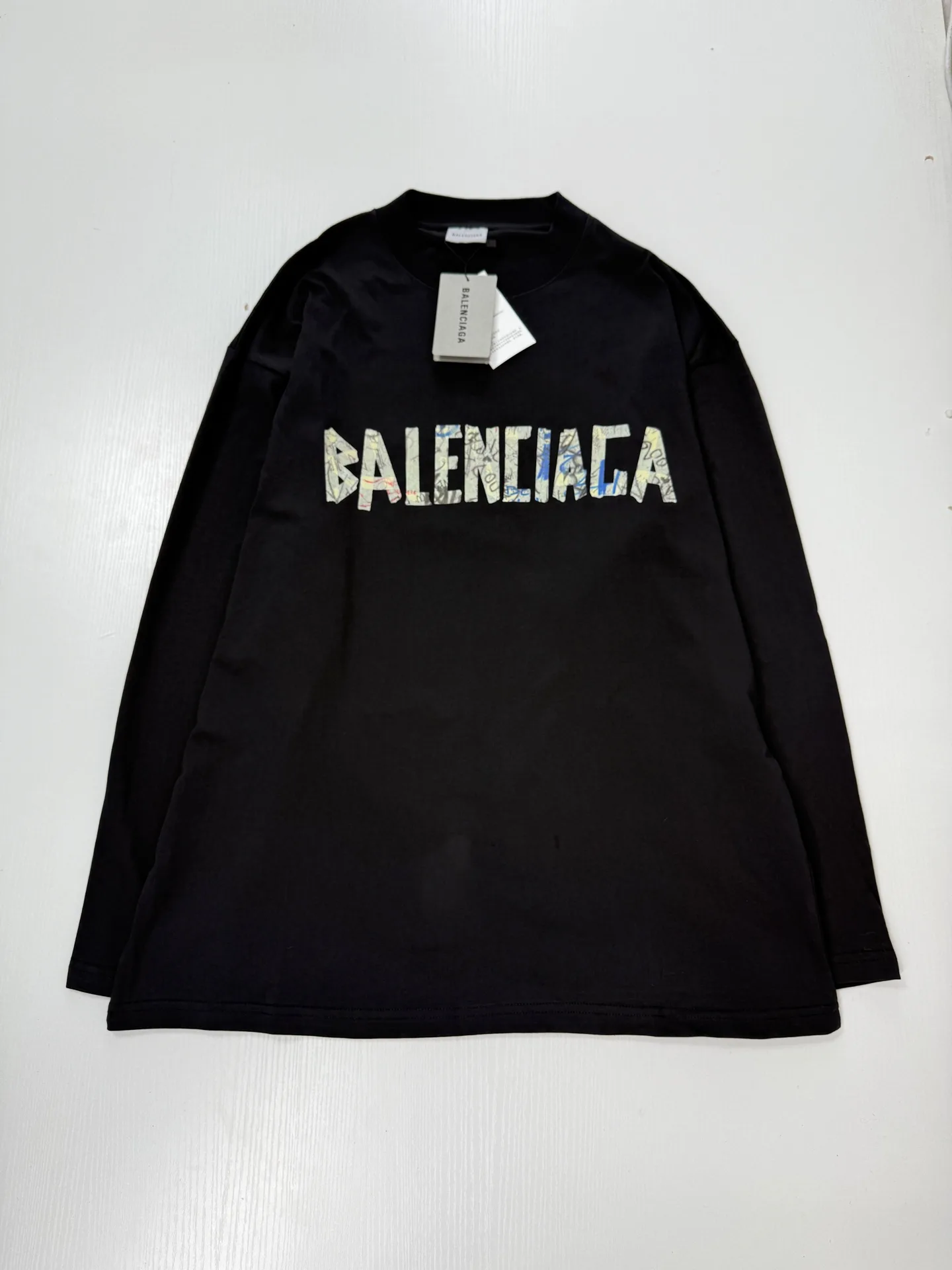 Graffiti Collage Logo Long-Sleeve T-Shirt D21519925 — view 3