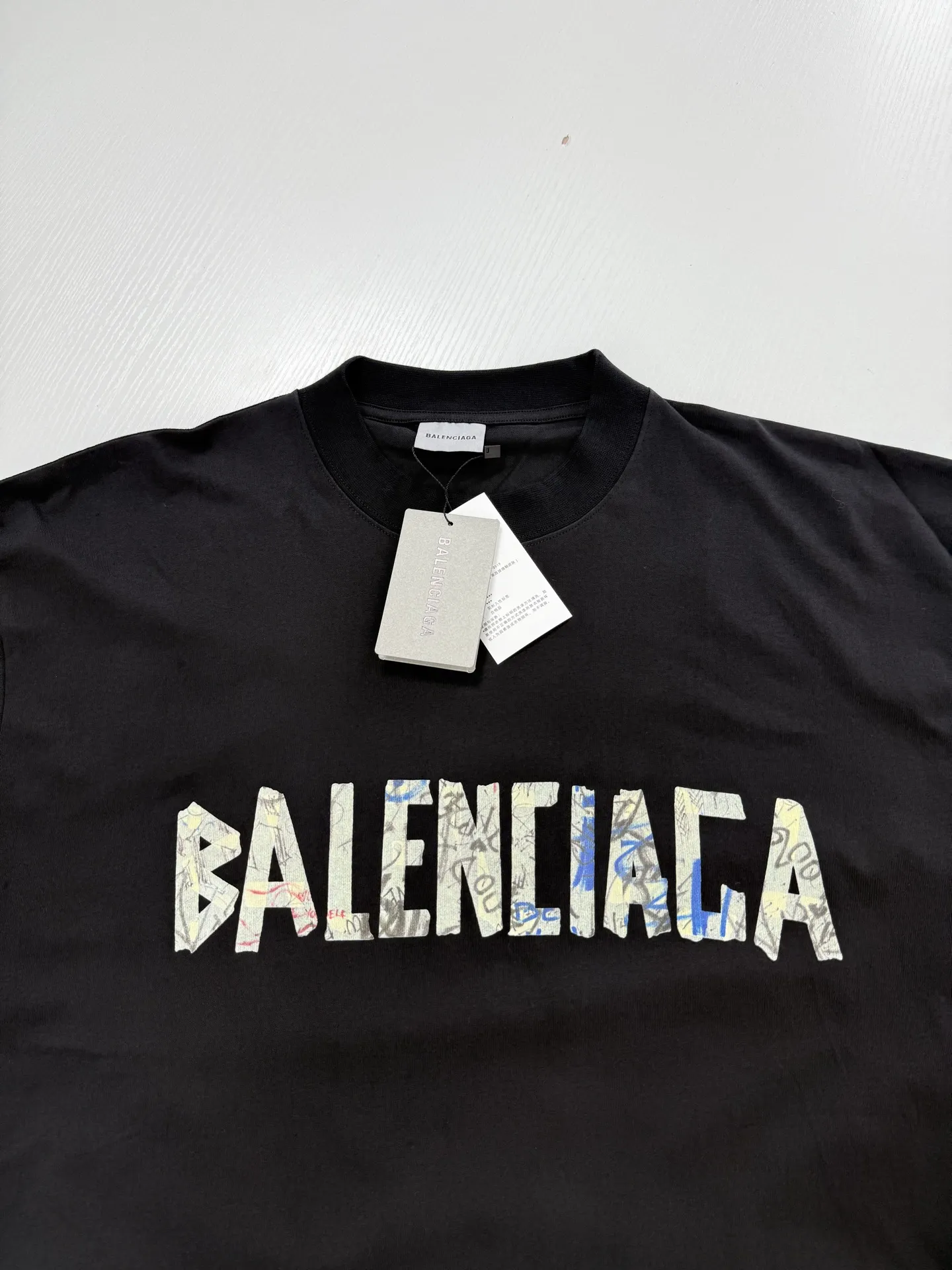 Graffiti Collage Logo Long-Sleeve T-Shirt D21519925 — view 4