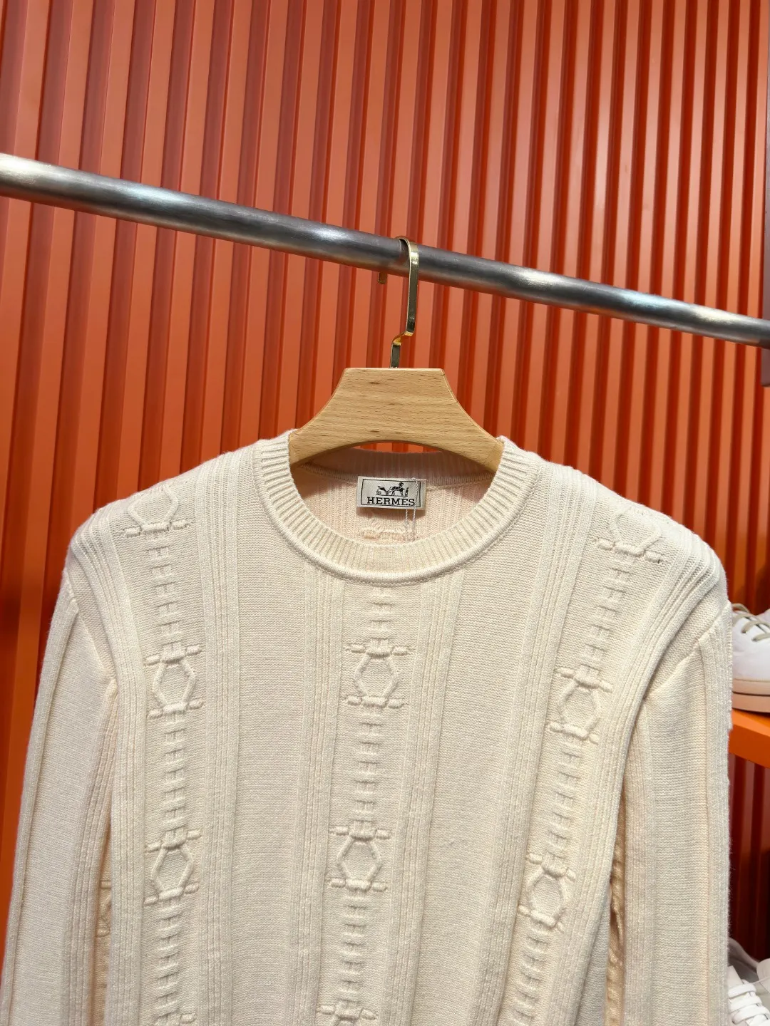 Embroidered Logo Wool-Cashmere Crew-Neck Sweater D21522028 — view 4
