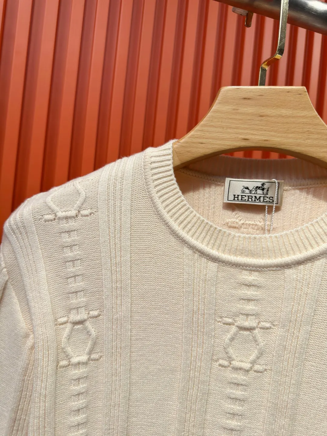 Embroidered Logo Wool-Cashmere Crew-Neck Sweater D21522028 — view 7