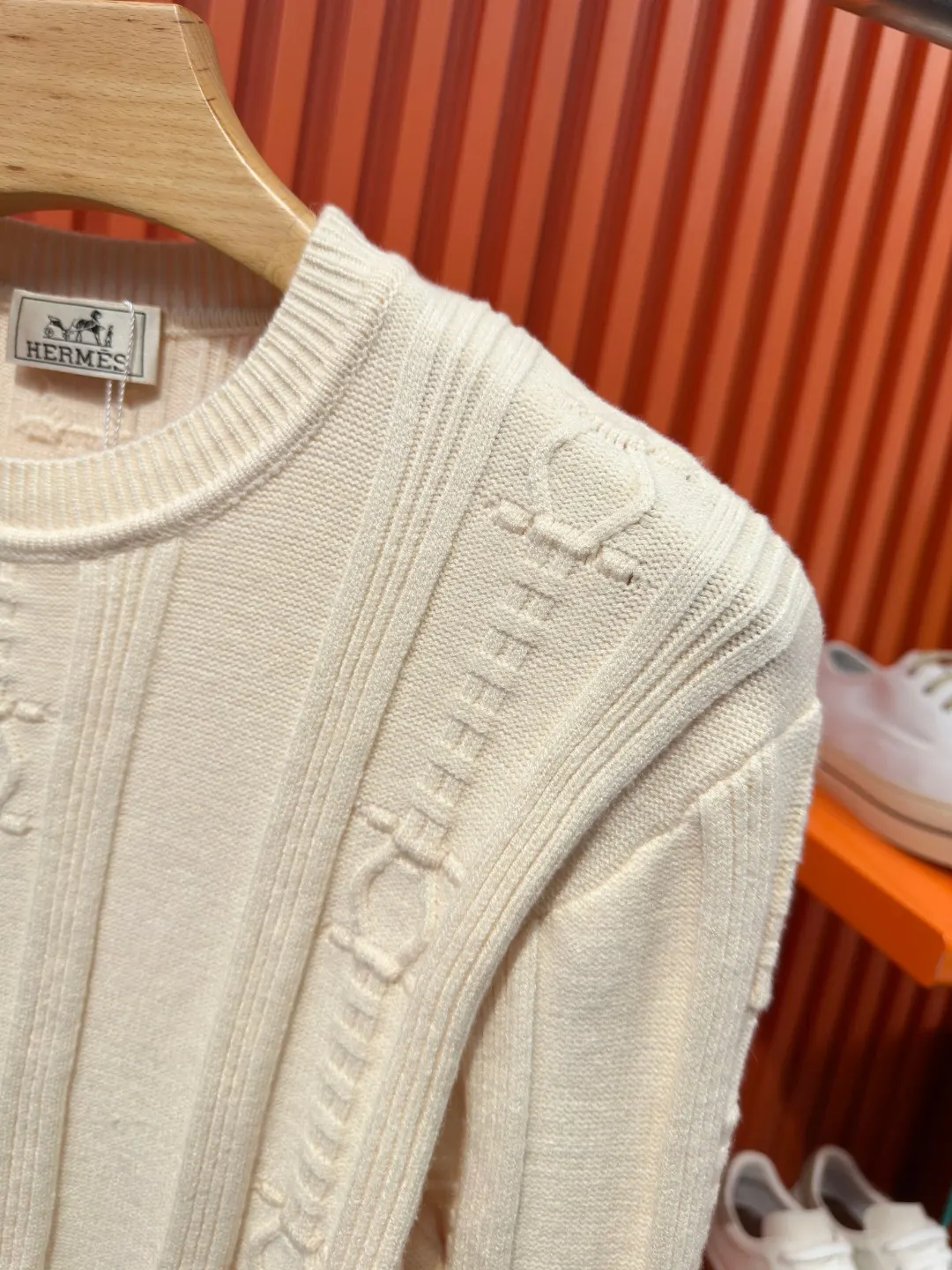 Embroidered Logo Wool-Cashmere Crew-Neck Sweater D21522028 — view 8
