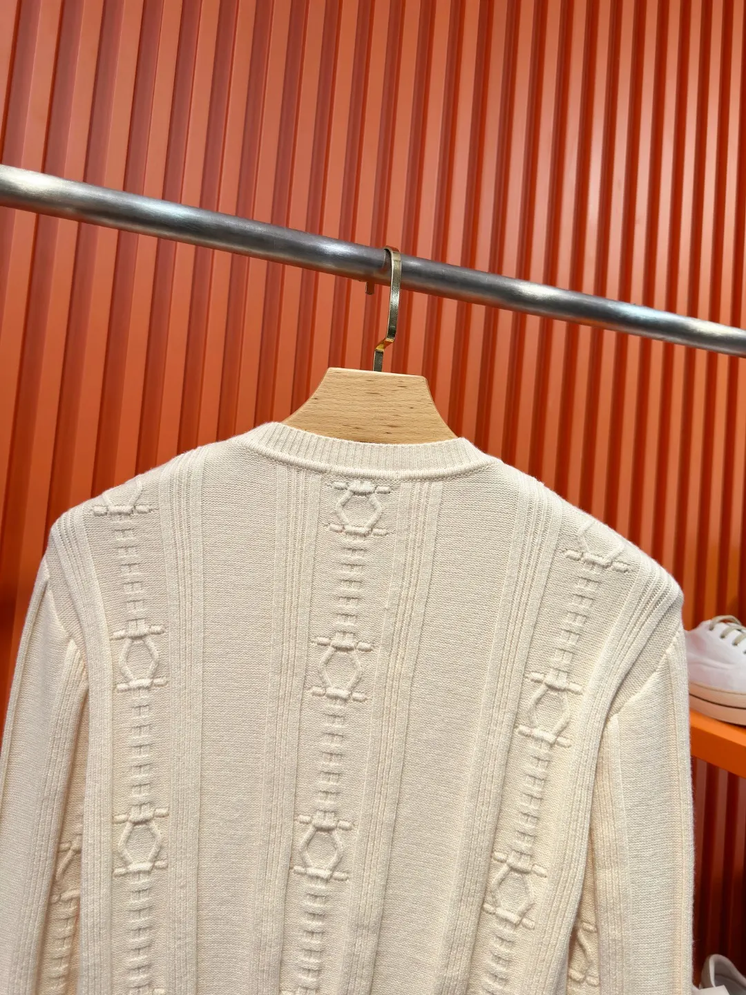 Embroidered Logo Wool-Cashmere Crew-Neck Sweater D21522028 — view 10
