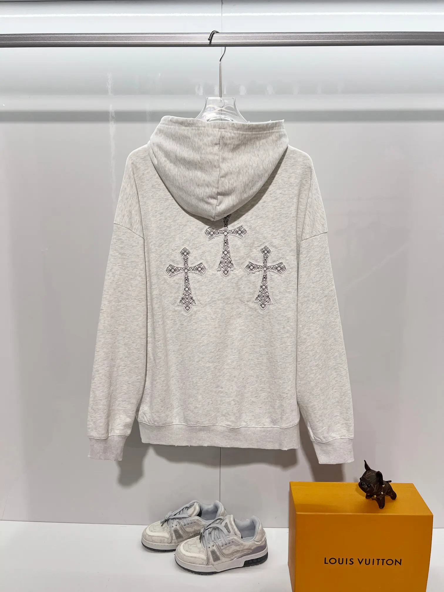 Embroidered Cross Logo Distressed Hoodie D22022843 — view 2