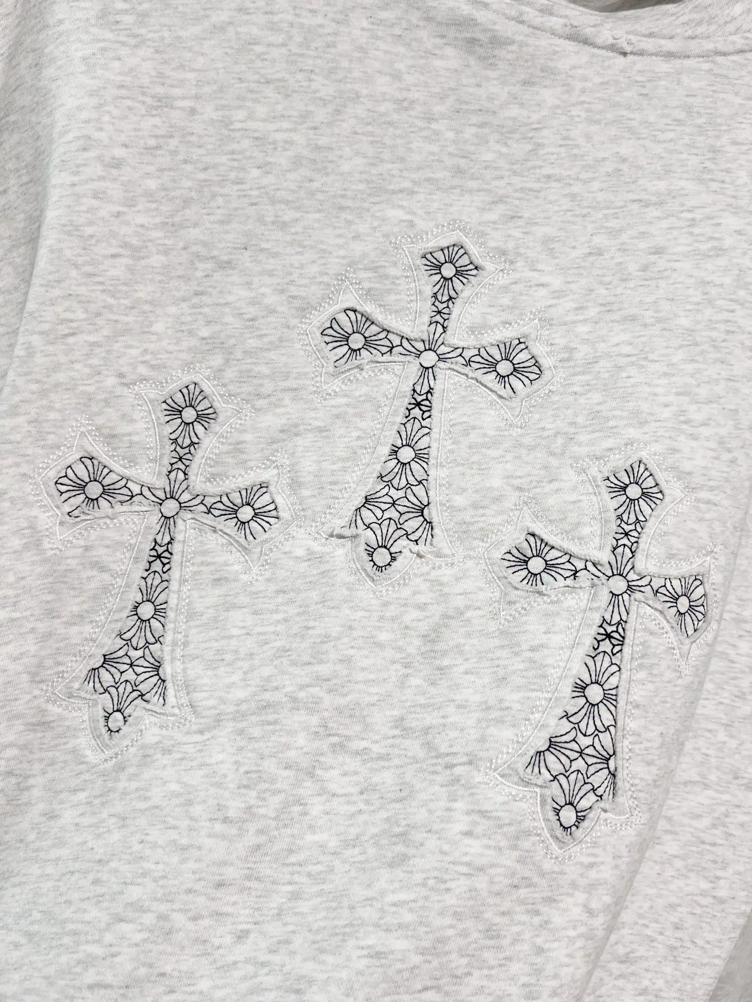 Embroidered Cross Logo Distressed Hoodie D22022843 — view 5
