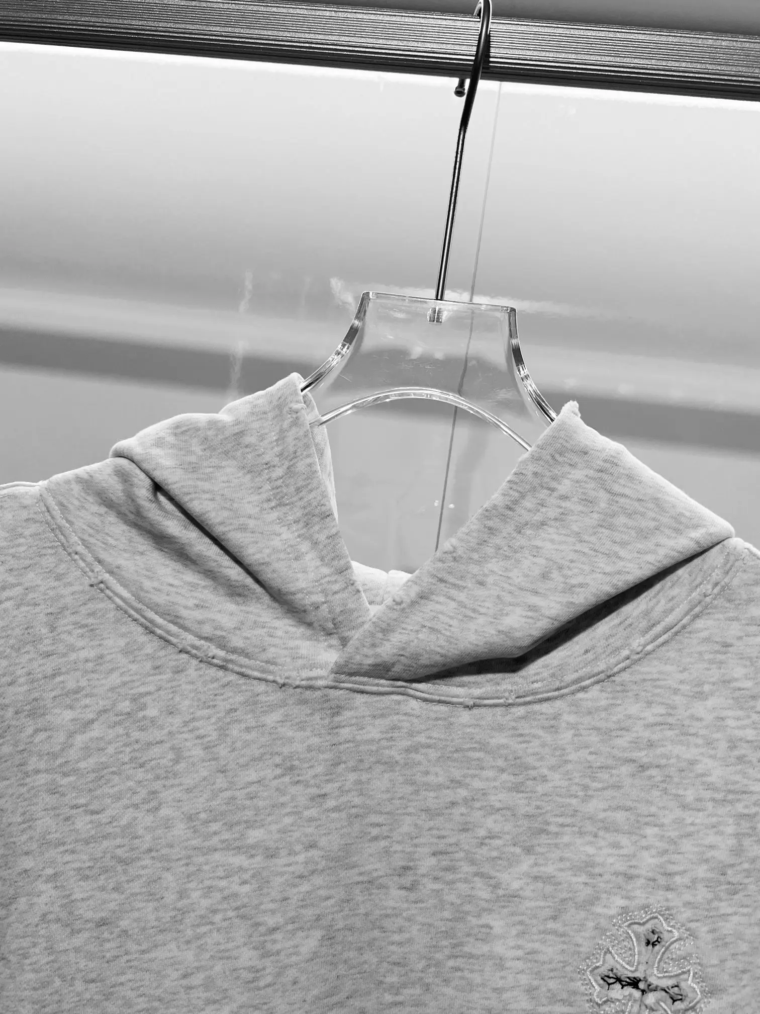 Embroidered Cross Logo Distressed Hoodie D22022843 — view 7