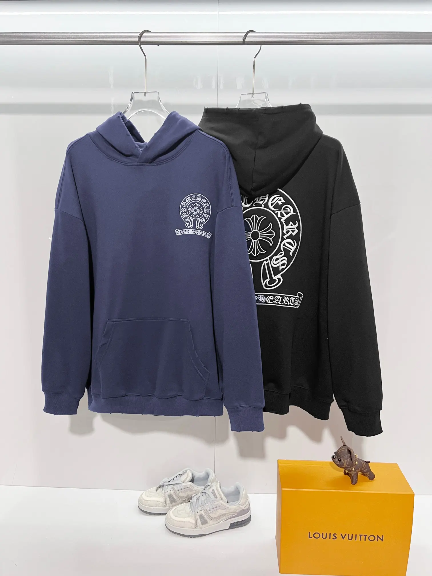 Logo Embroidery Distressed Cotton Hoodie D22022846 — view 10