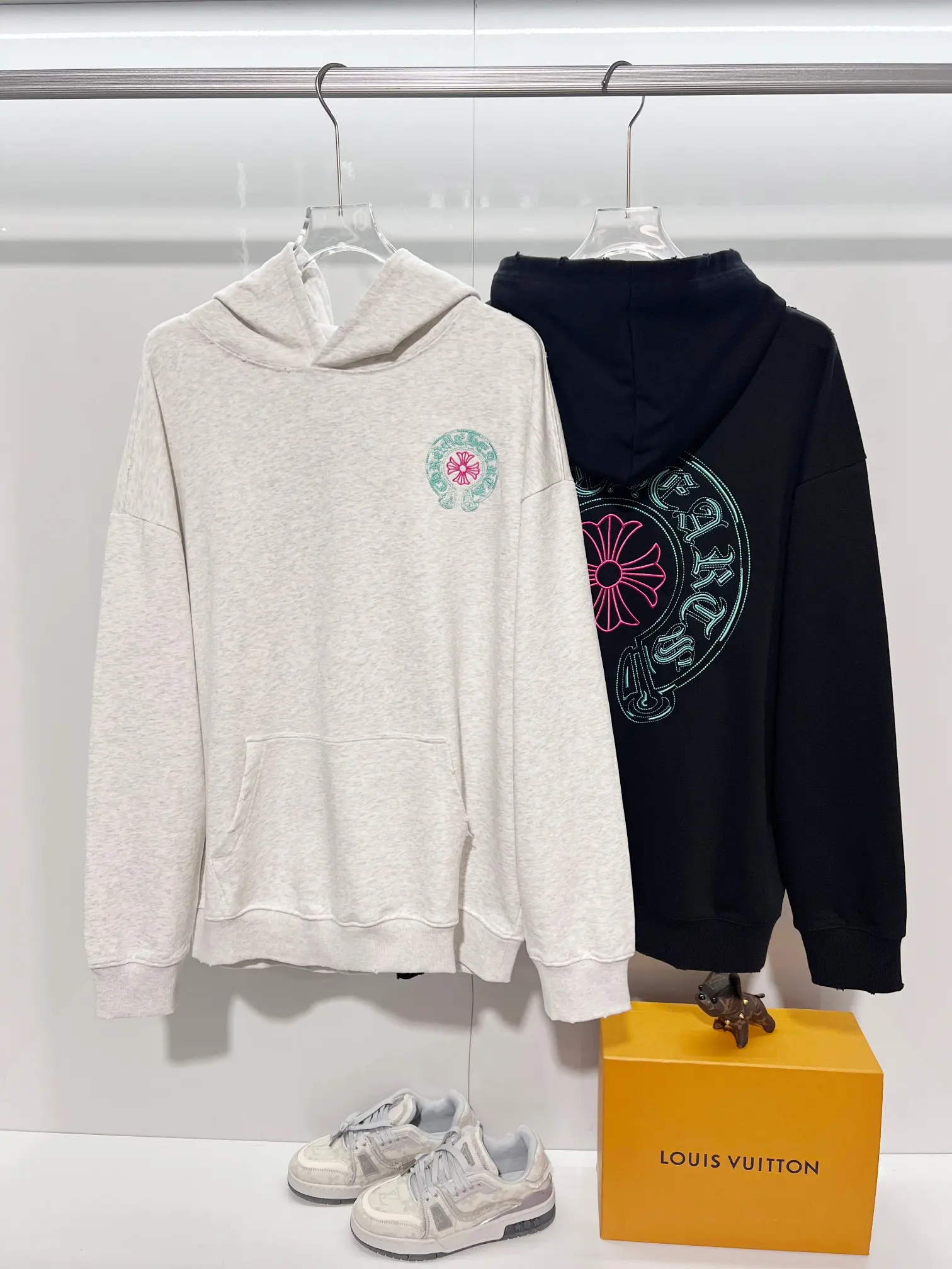 Logo Embroidery Distressed Cotton Hoodie D22022851 — view 10