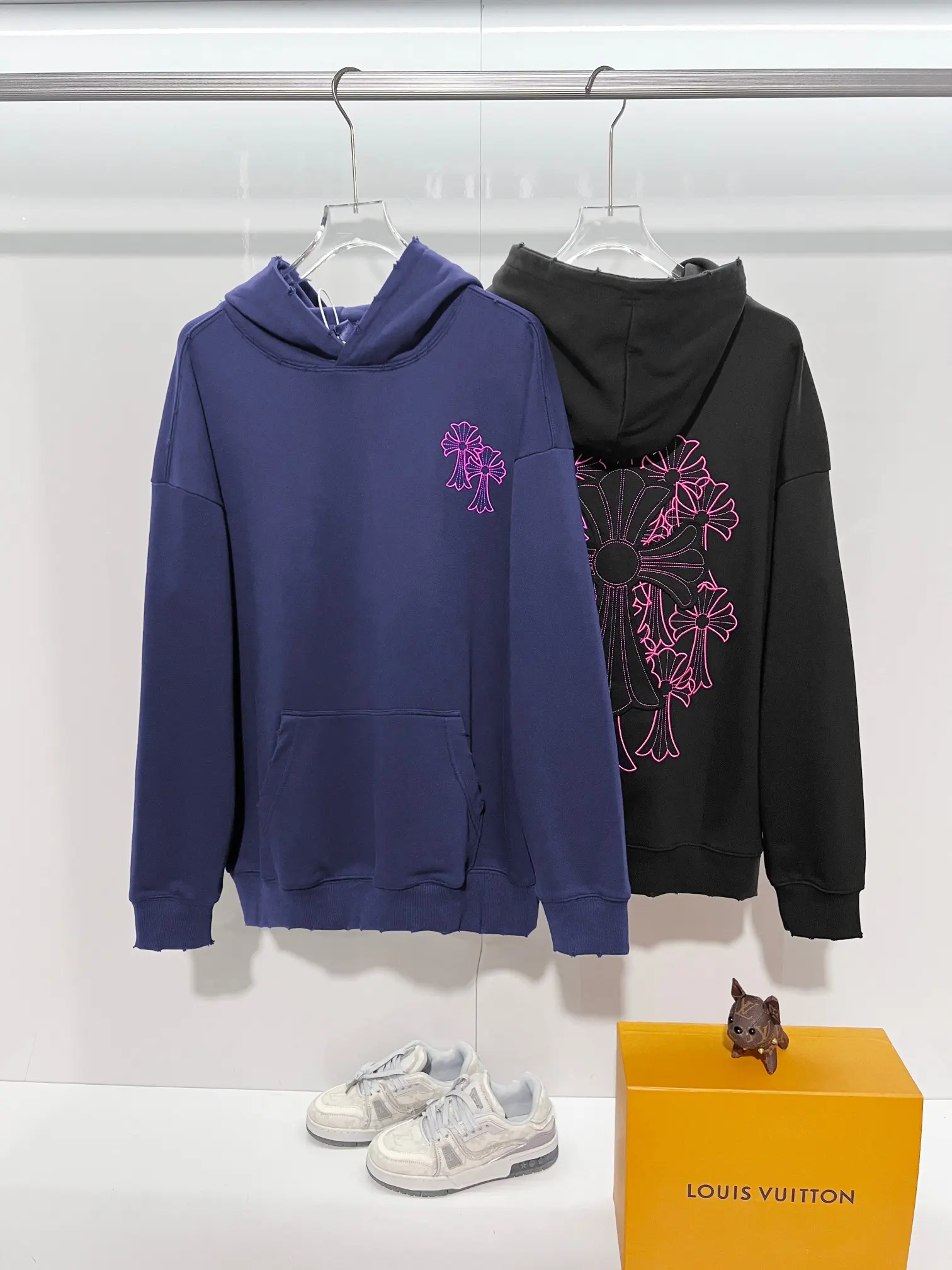 Cross Patch Distressed Cotton Hoodie D22022852 — view 10