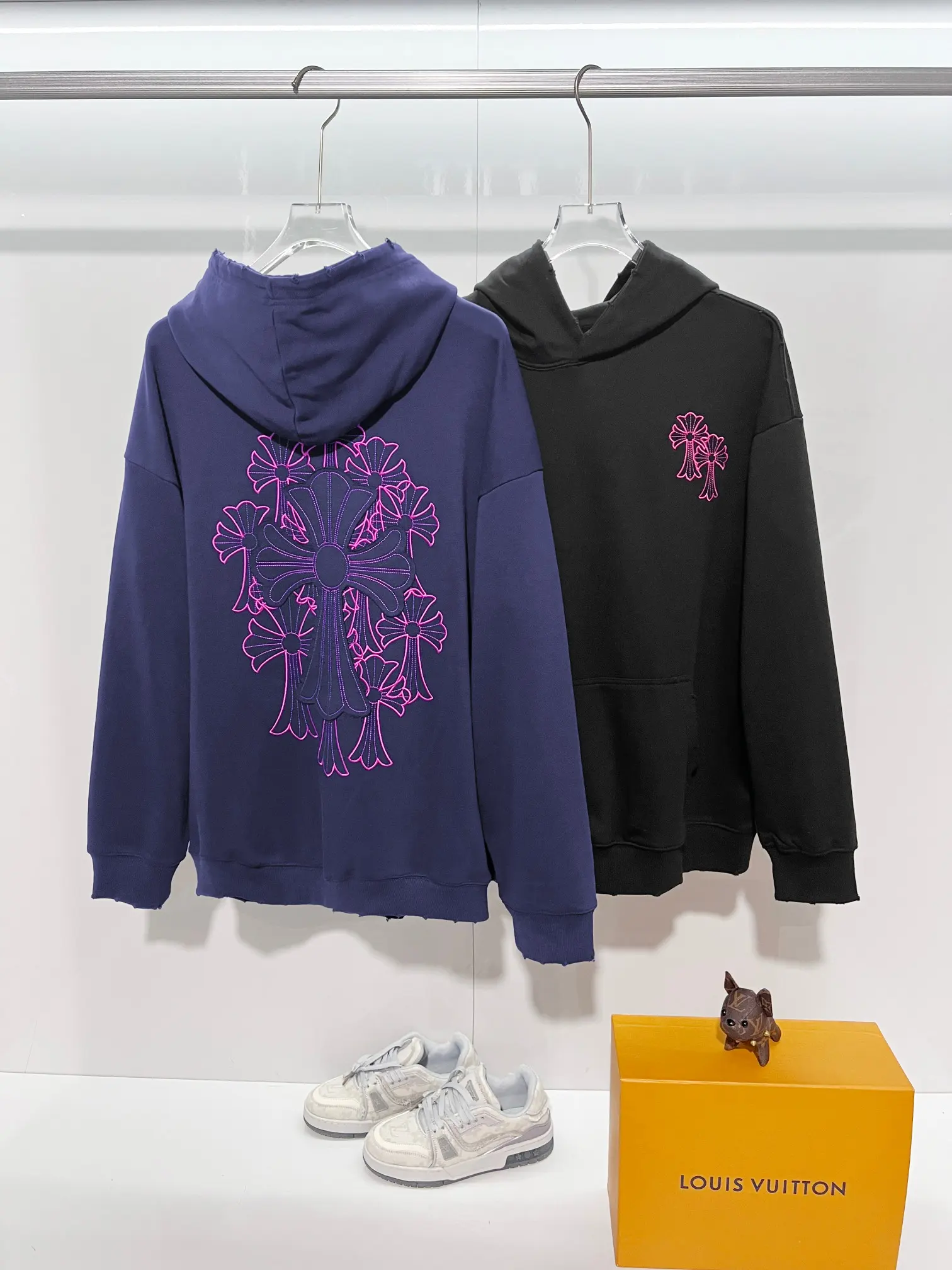 Cross Patch Distressed Cotton Hoodie D22022852 — view 11
