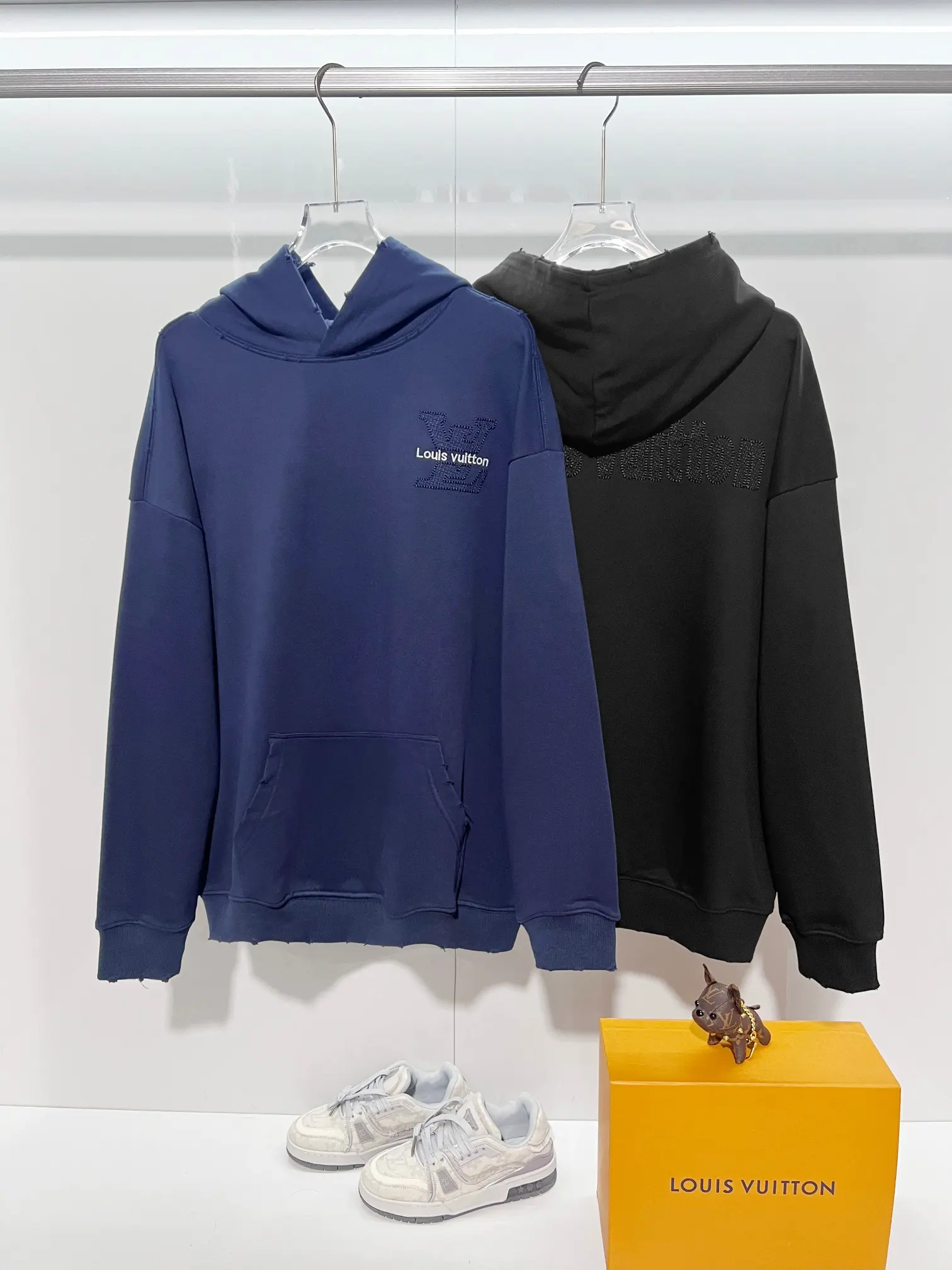 Distressed Logo Embroidered Cotton Hoodie D22022840 — view 10