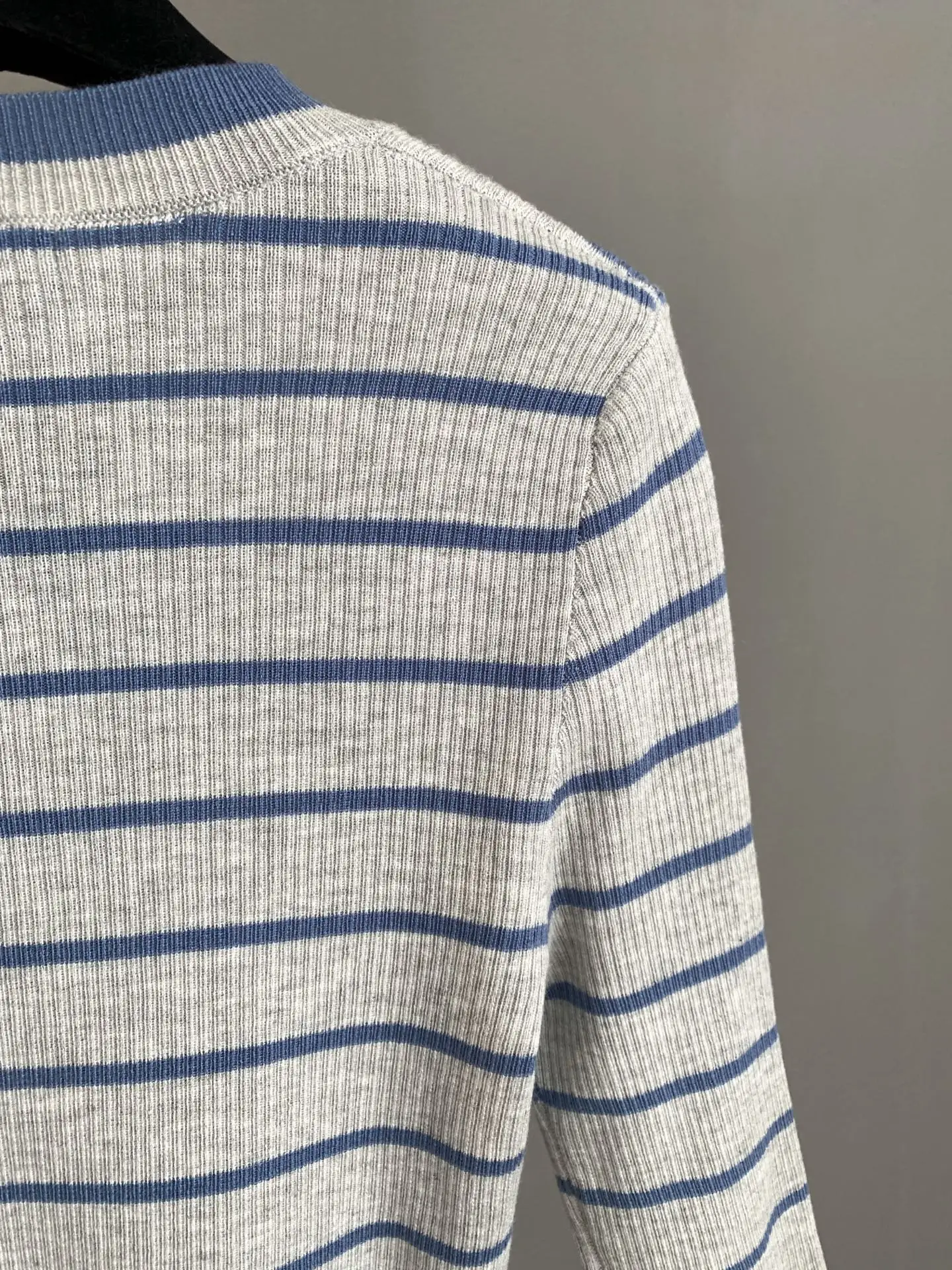 Logo Intarsia Striped Wool Knit Top D22022758 — view 4