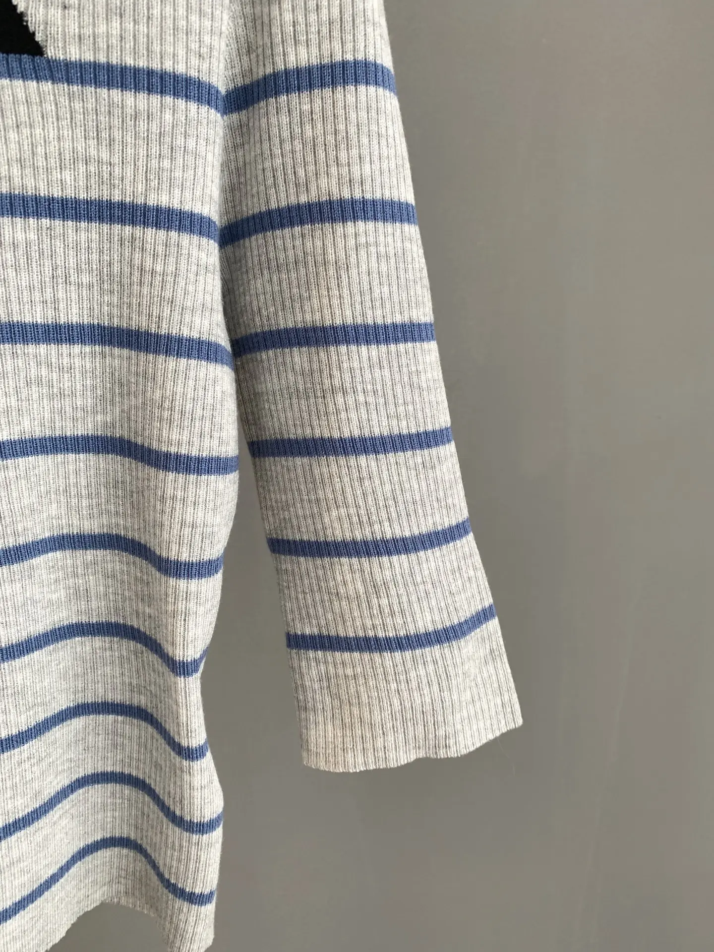 Logo Intarsia Striped Wool Knit Top D22022758 — view 8