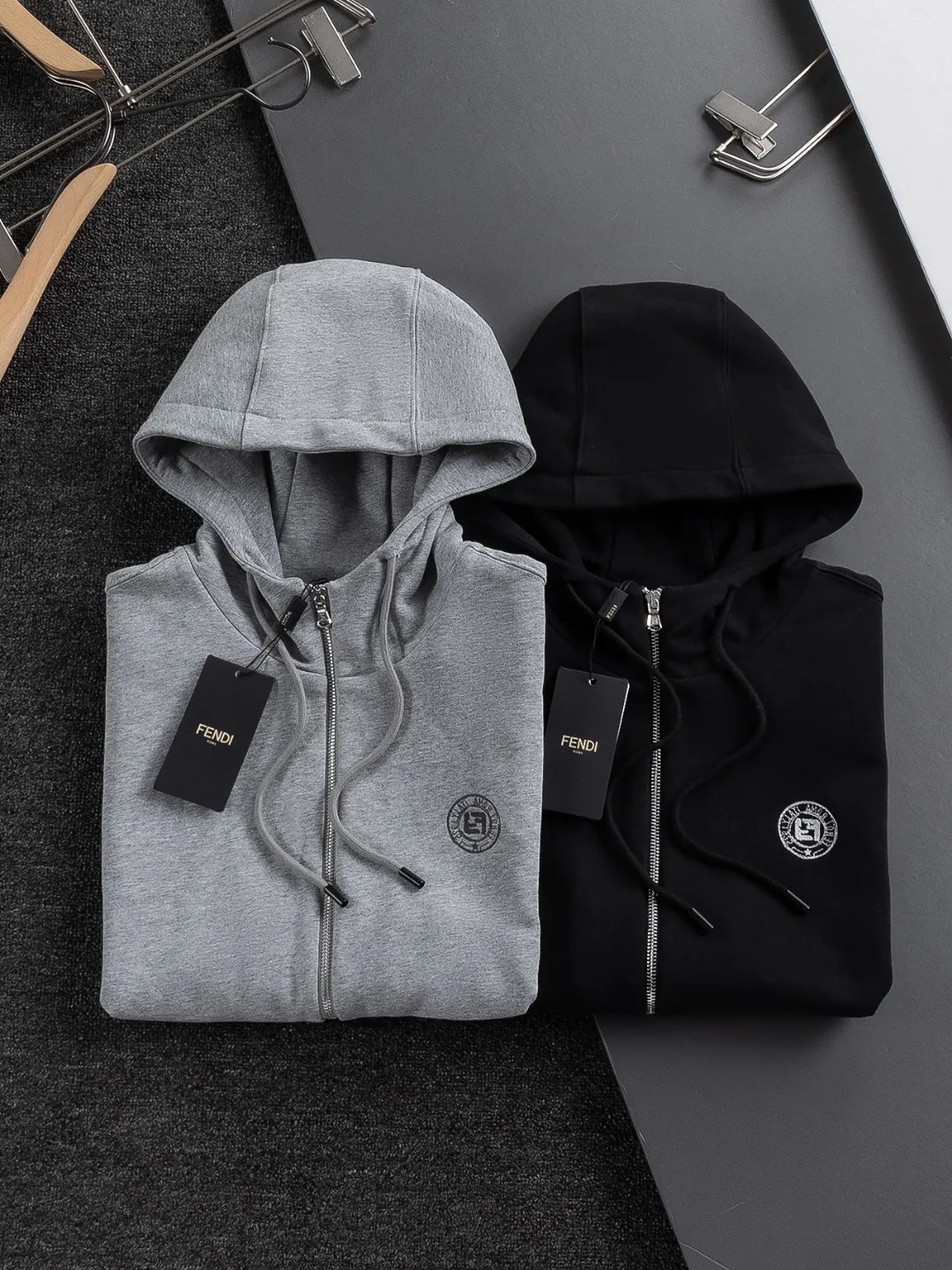 Logo-Embroidered Zip-Up Hooded Gilet D22522822 — view 3