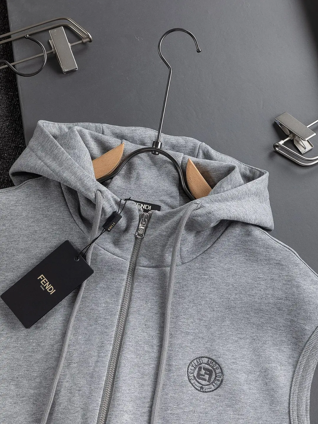Logo-Embroidered Zip-Up Hooded Gilet D22522822 — view 5
