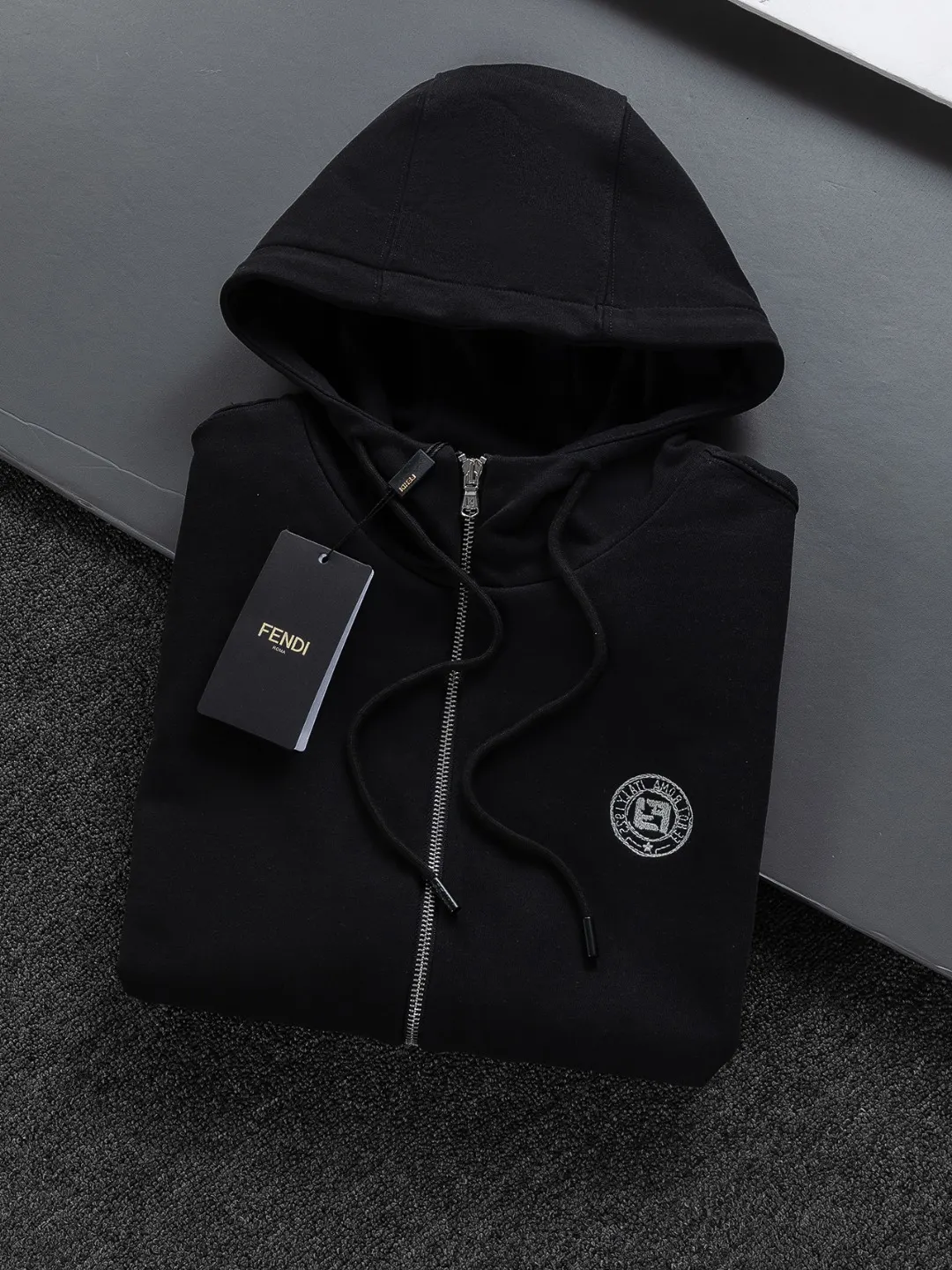 Logo-Embroidered Zip-Up Hooded Gilet D22522823 — view 3