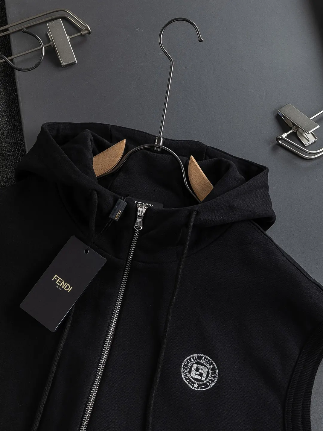 Logo-Embroidered Zip-Up Hooded Gilet D22522823 — view 4