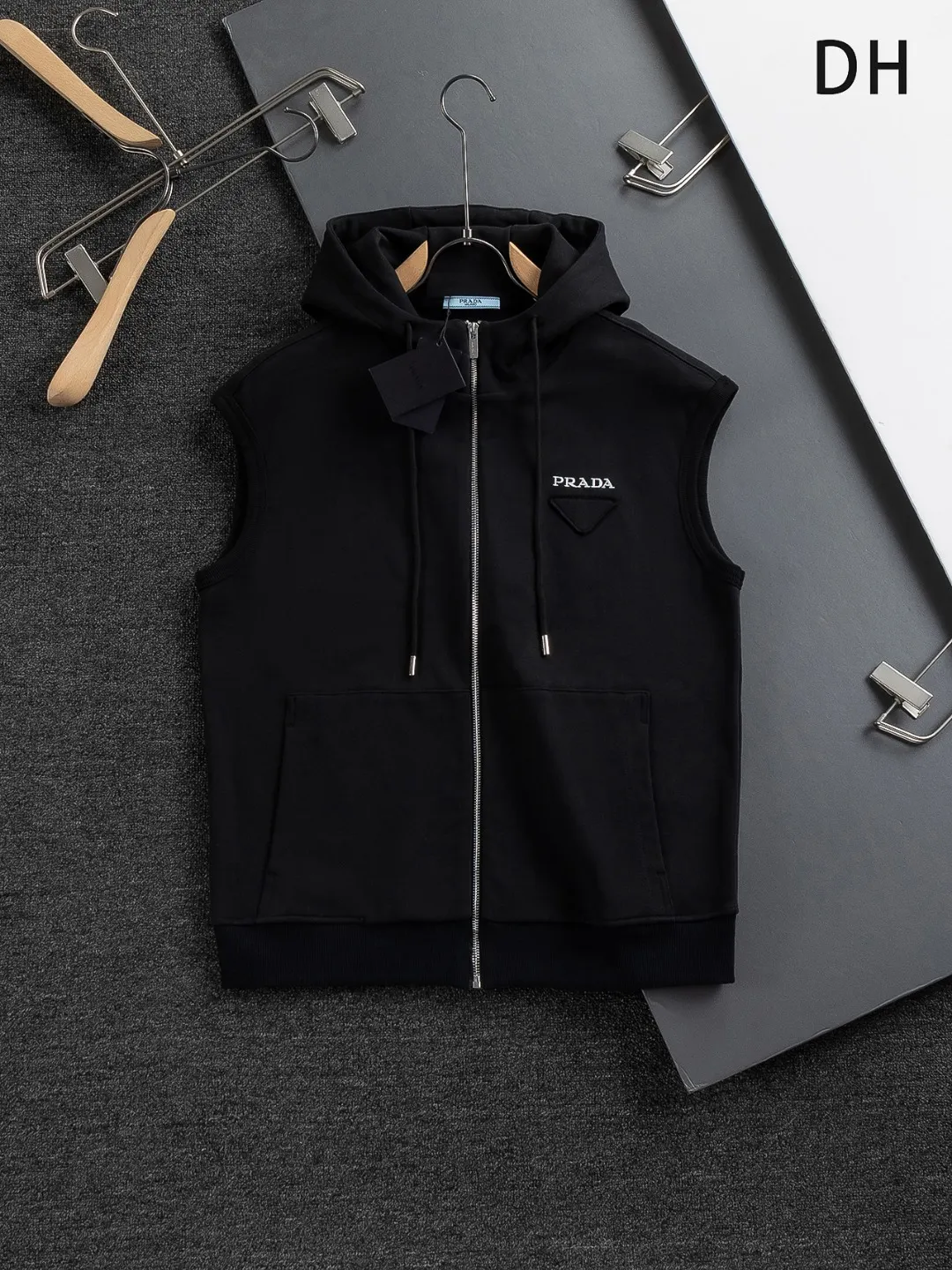 Logo-Appliqué Zip-Up Hooded Gilet D22522820