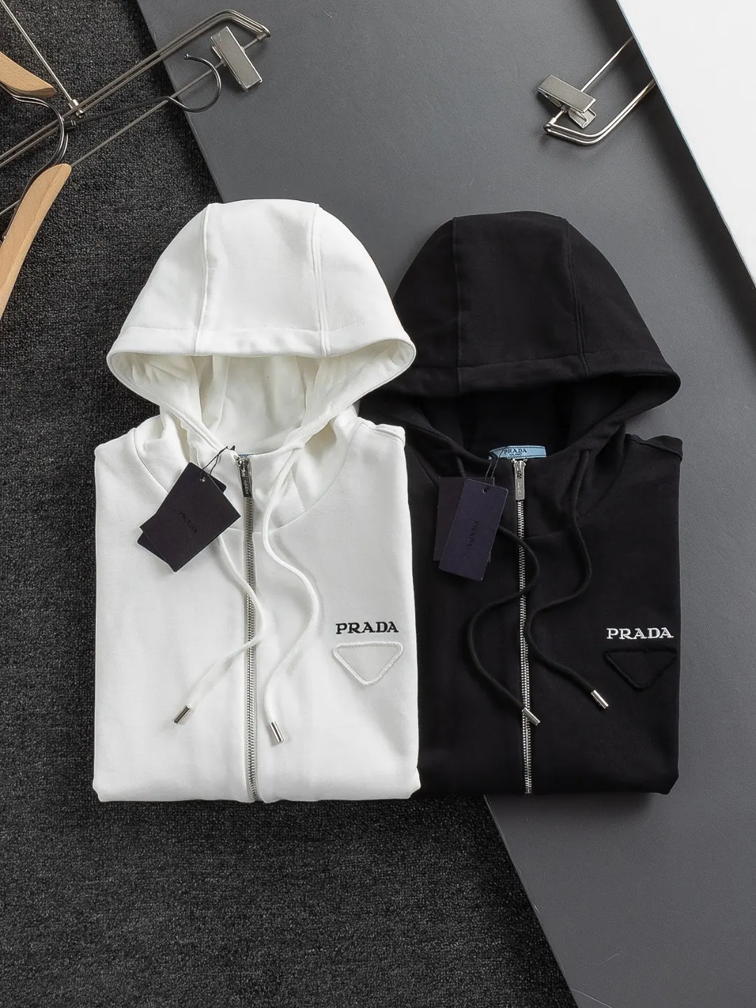 Logo-Appliqué Zip-Up Hooded Gilet D22522820 — view 3