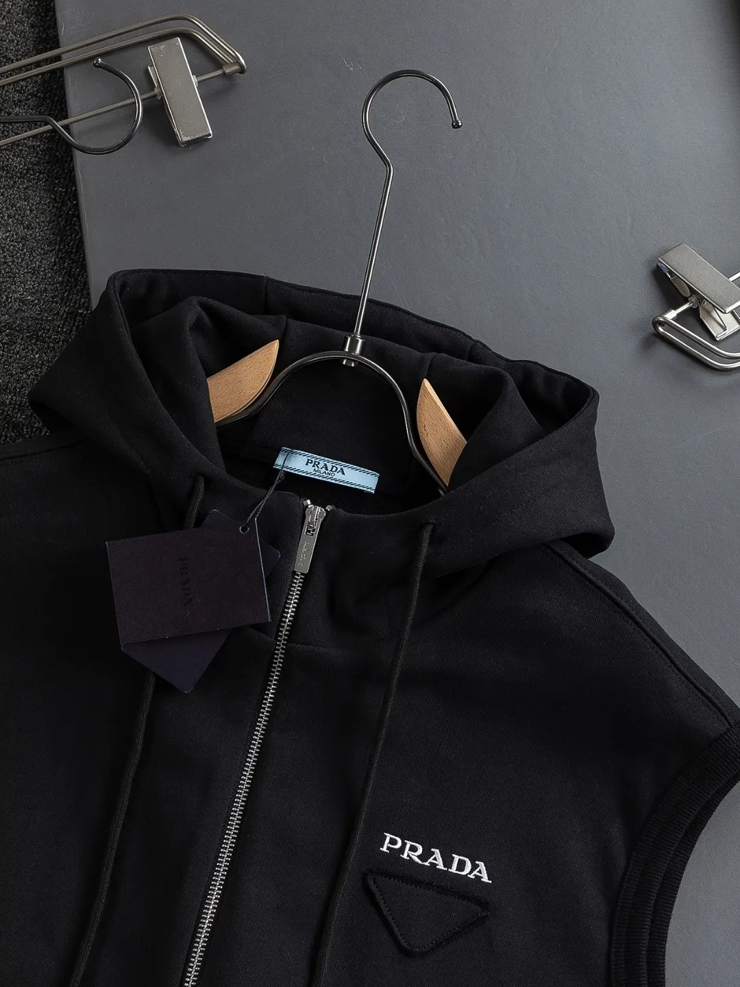 Logo-Appliqué Zip-Up Hooded Gilet D22522820 — view 5