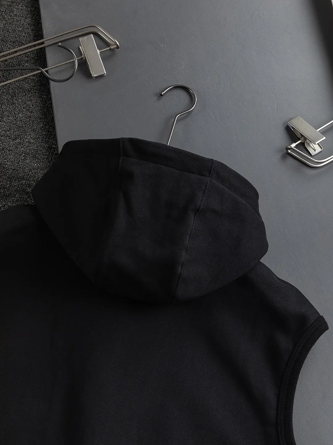 Logo-Appliqué Zip-Up Hooded Gilet D22522820 — view 10