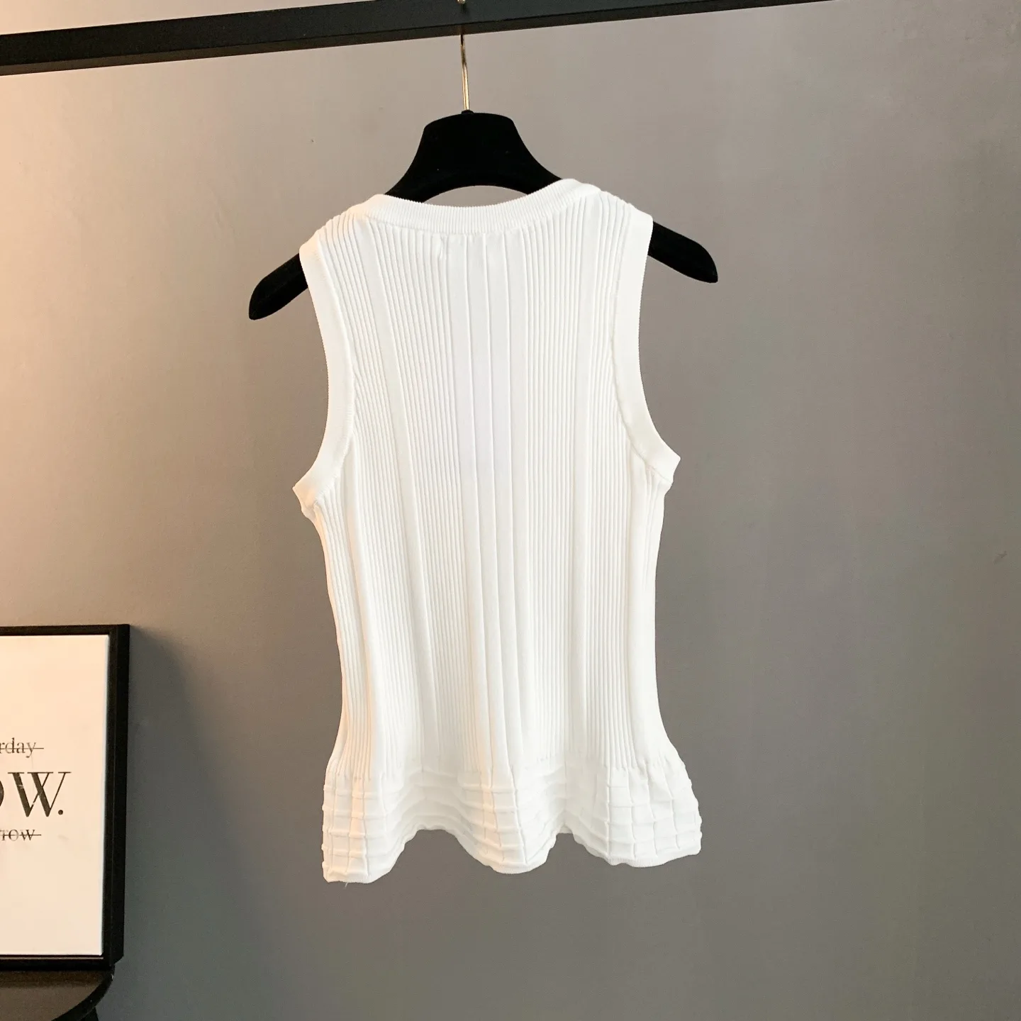 Ribbed Knit Sleeveless Tank Top D22522770 — view 2
