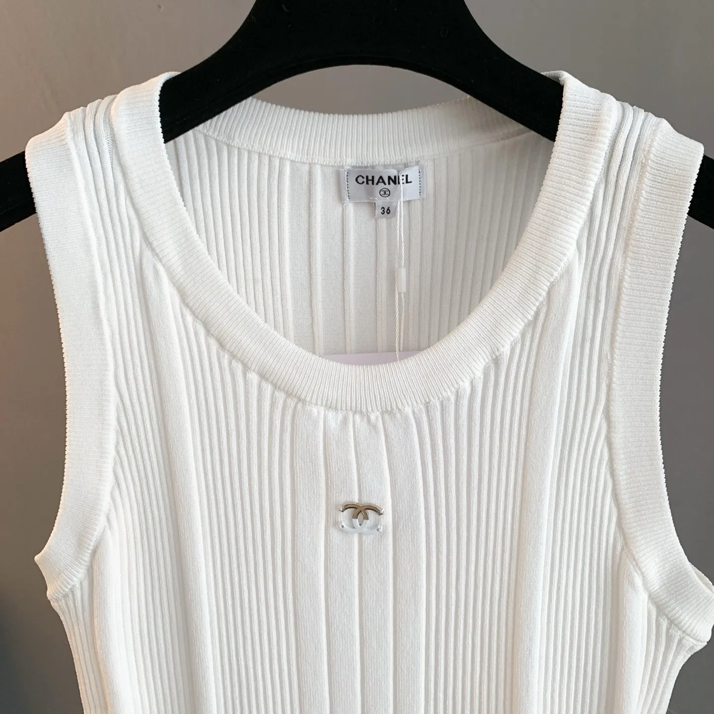 Ribbed Knit Sleeveless Tank Top D22522770 — view 3