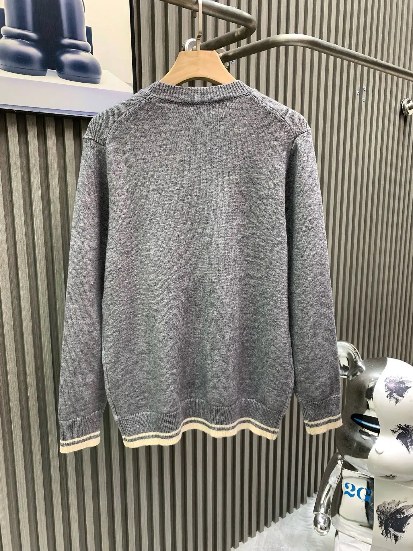 Logo Embroidered Wool-Blend Sweater D23022629 — view 2