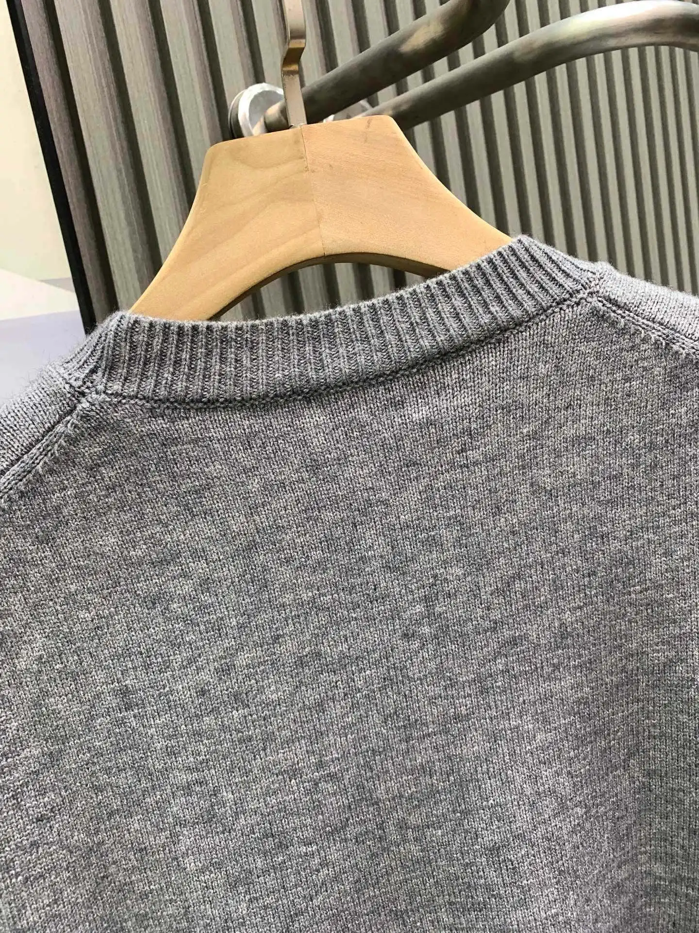 Logo Embroidered Wool-Blend Sweater D23022629 — view 4