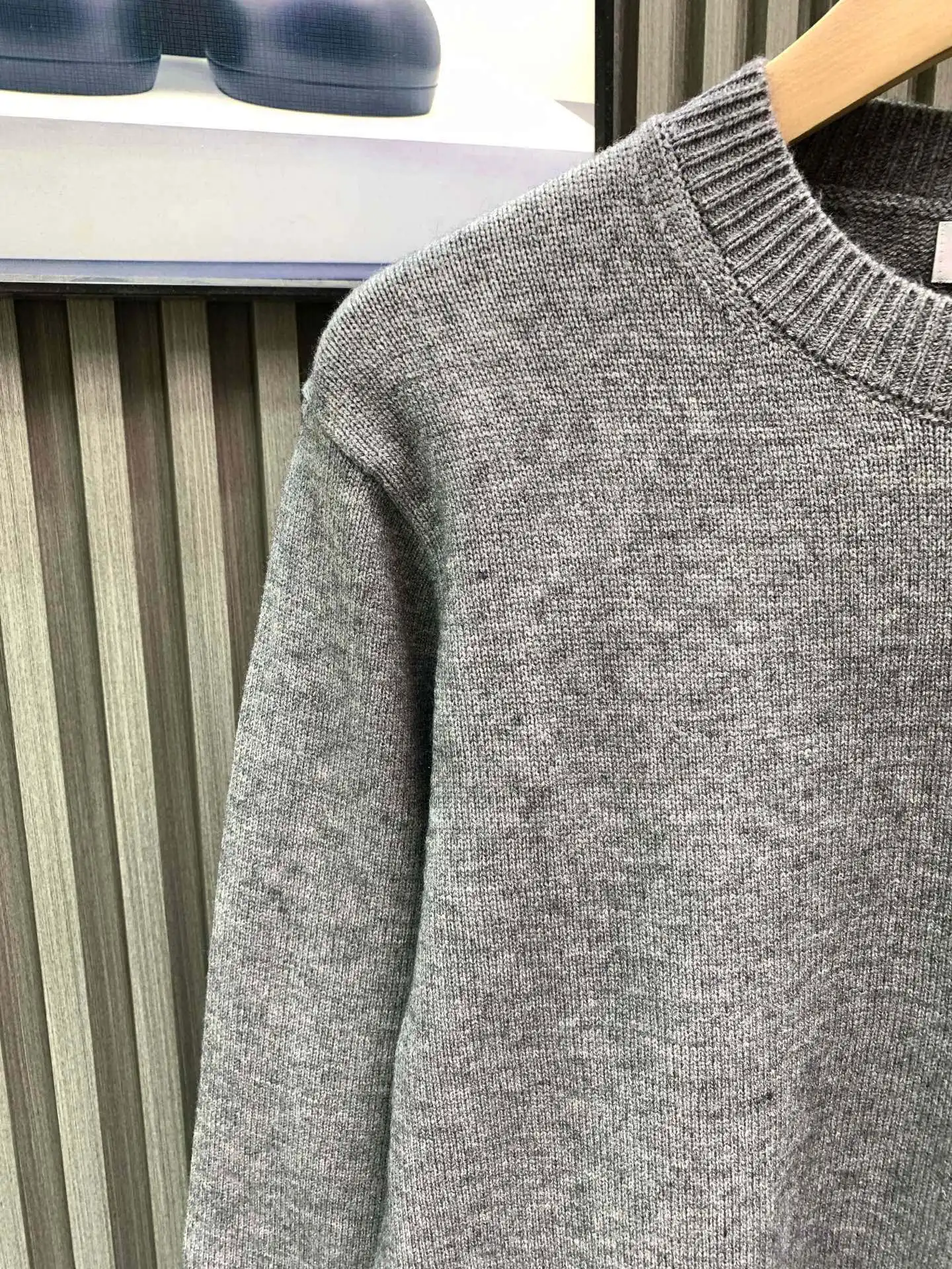 Logo Embroidered Wool-Blend Sweater D23022629 — view 5