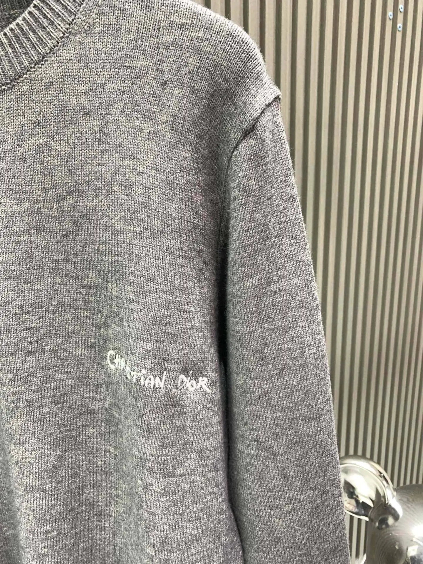 Logo Embroidered Wool-Blend Sweater D23022629 — view 7