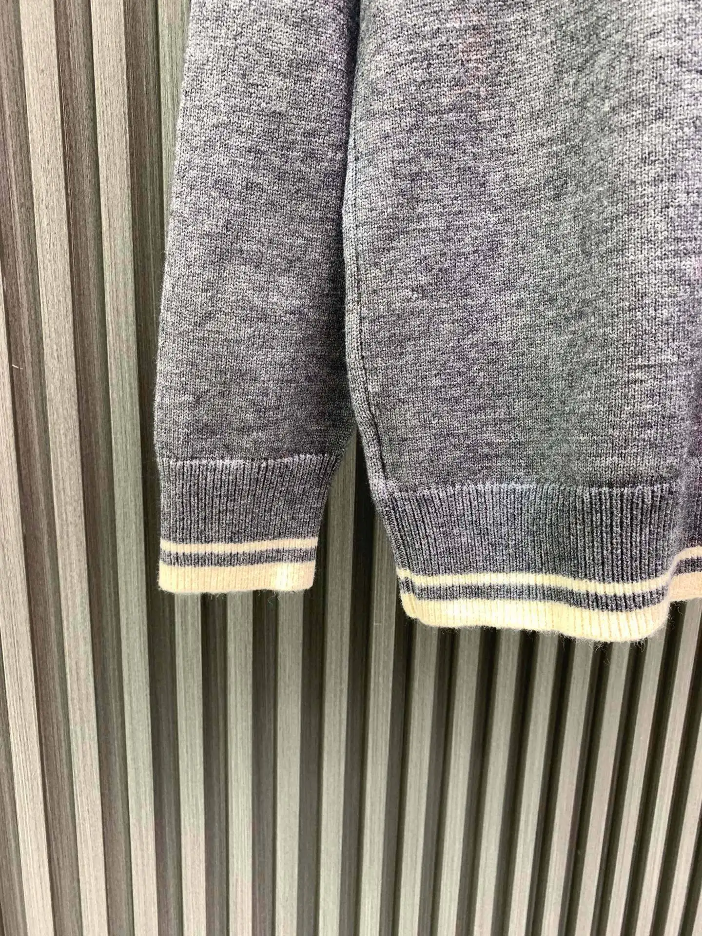 Logo Embroidered Wool-Blend Sweater D23022629 — view 8
