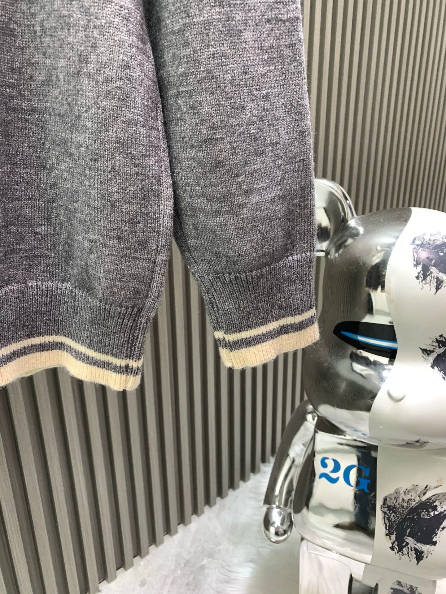 Logo Embroidered Wool-Blend Sweater D23022629 — view 9
