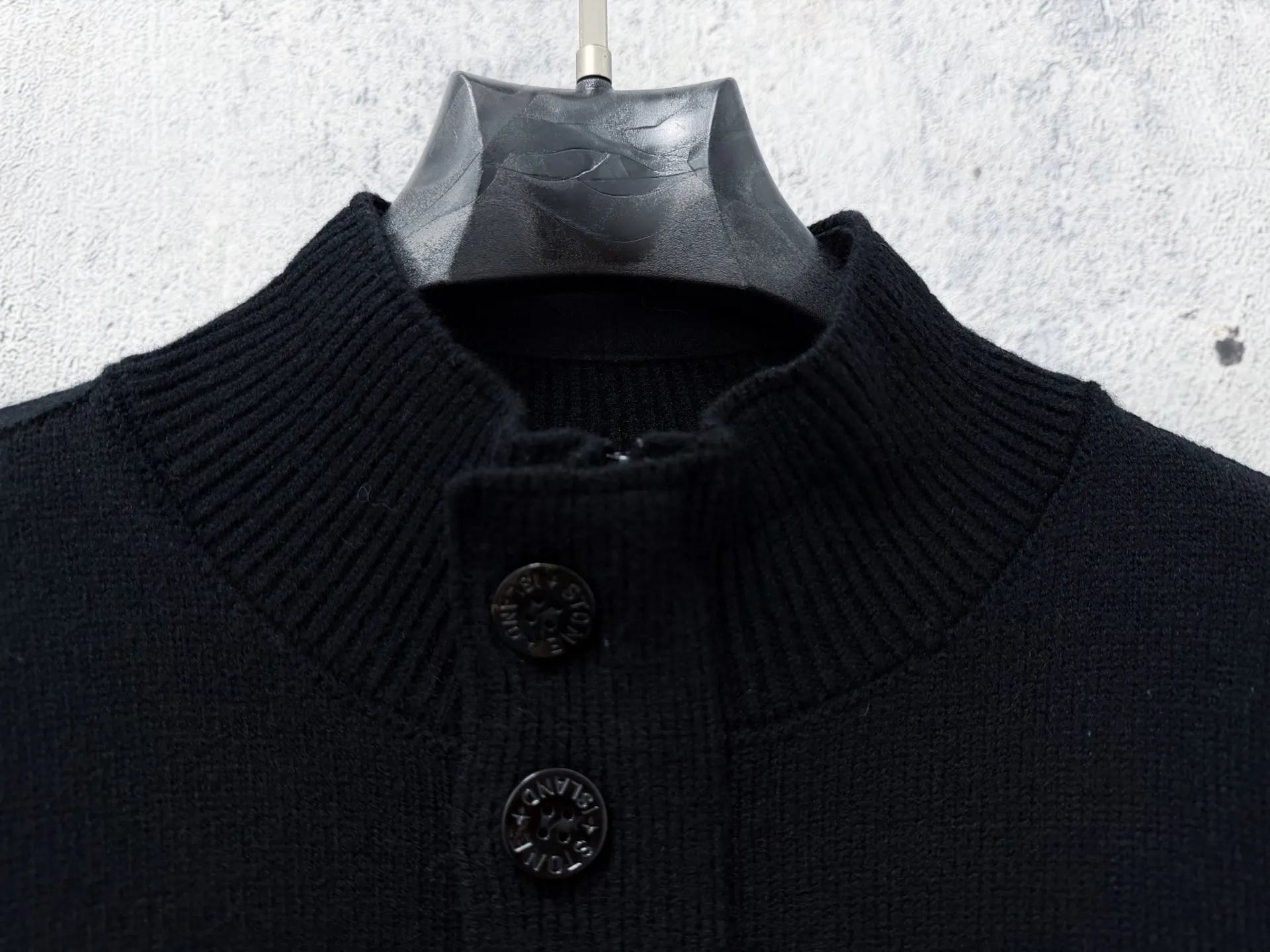 Button-Neck Wool Knit Sweater D23523559 — view 4