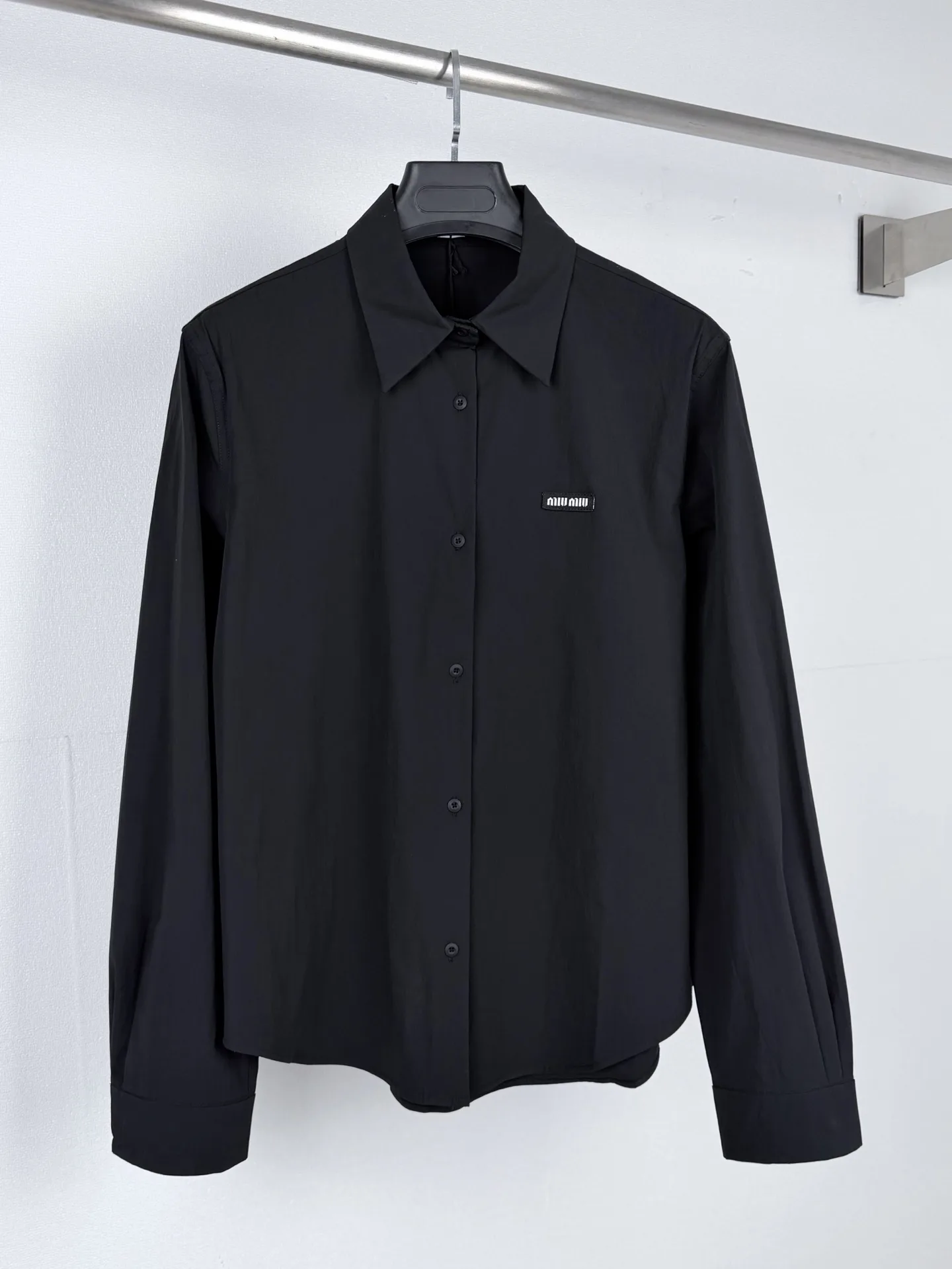 Logo-Patch Stretch Poplin Long-Sleeve Shirt D24020004