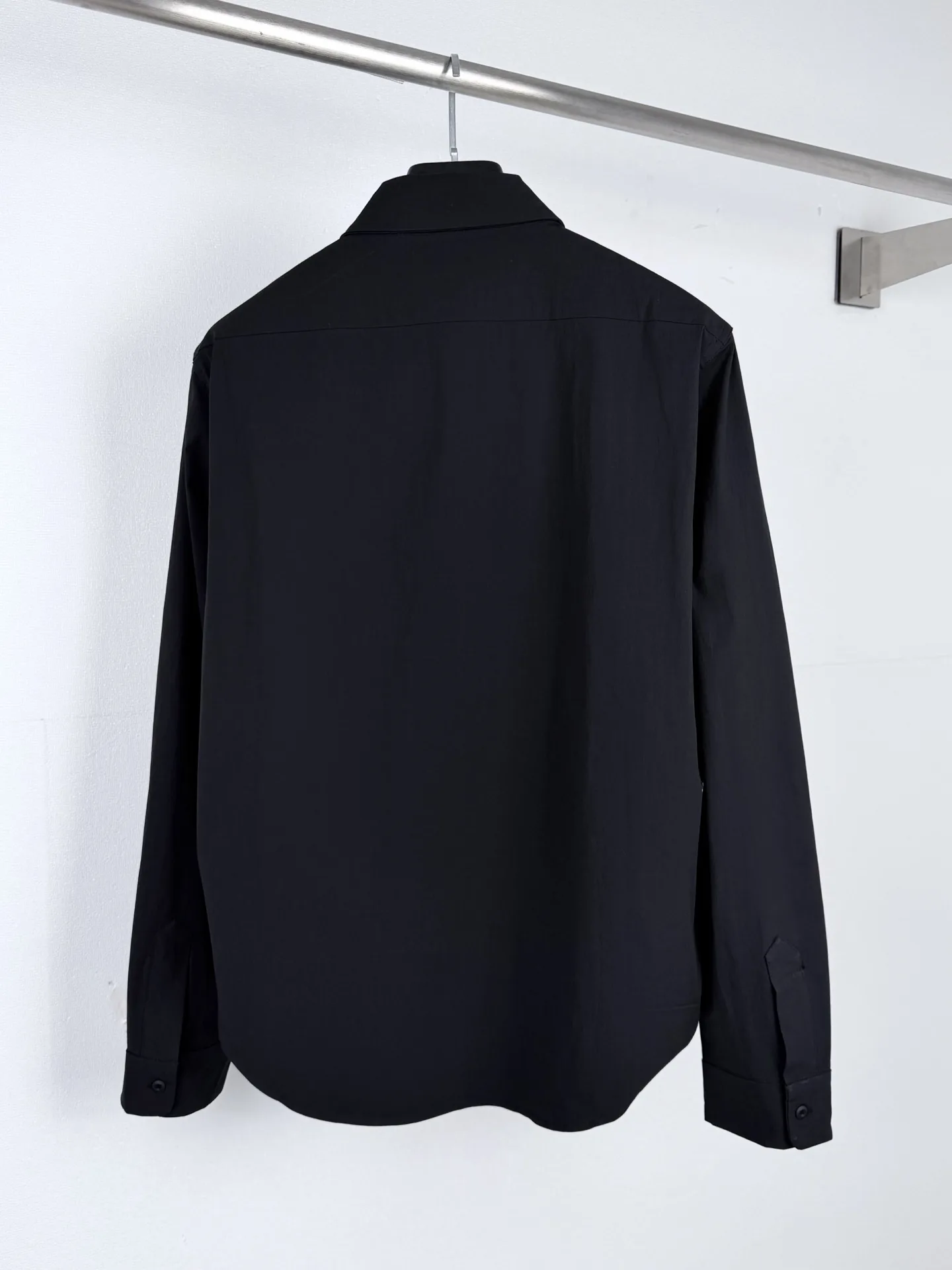 Logo-Patch Stretch Poplin Long-Sleeve Shirt D24020004 — view 3