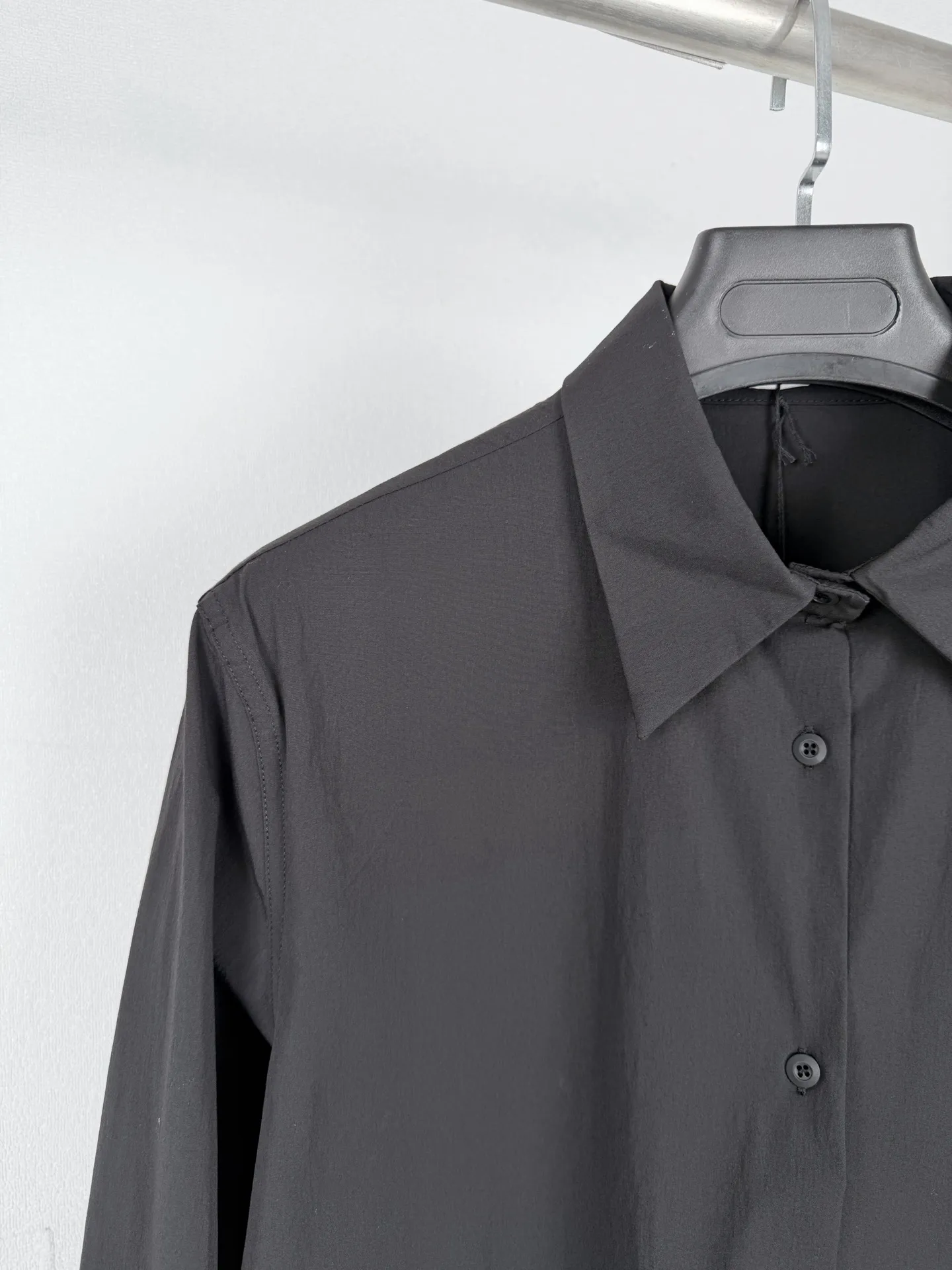 Logo-Patch Stretch Poplin Long-Sleeve Shirt D24020004 — view 7