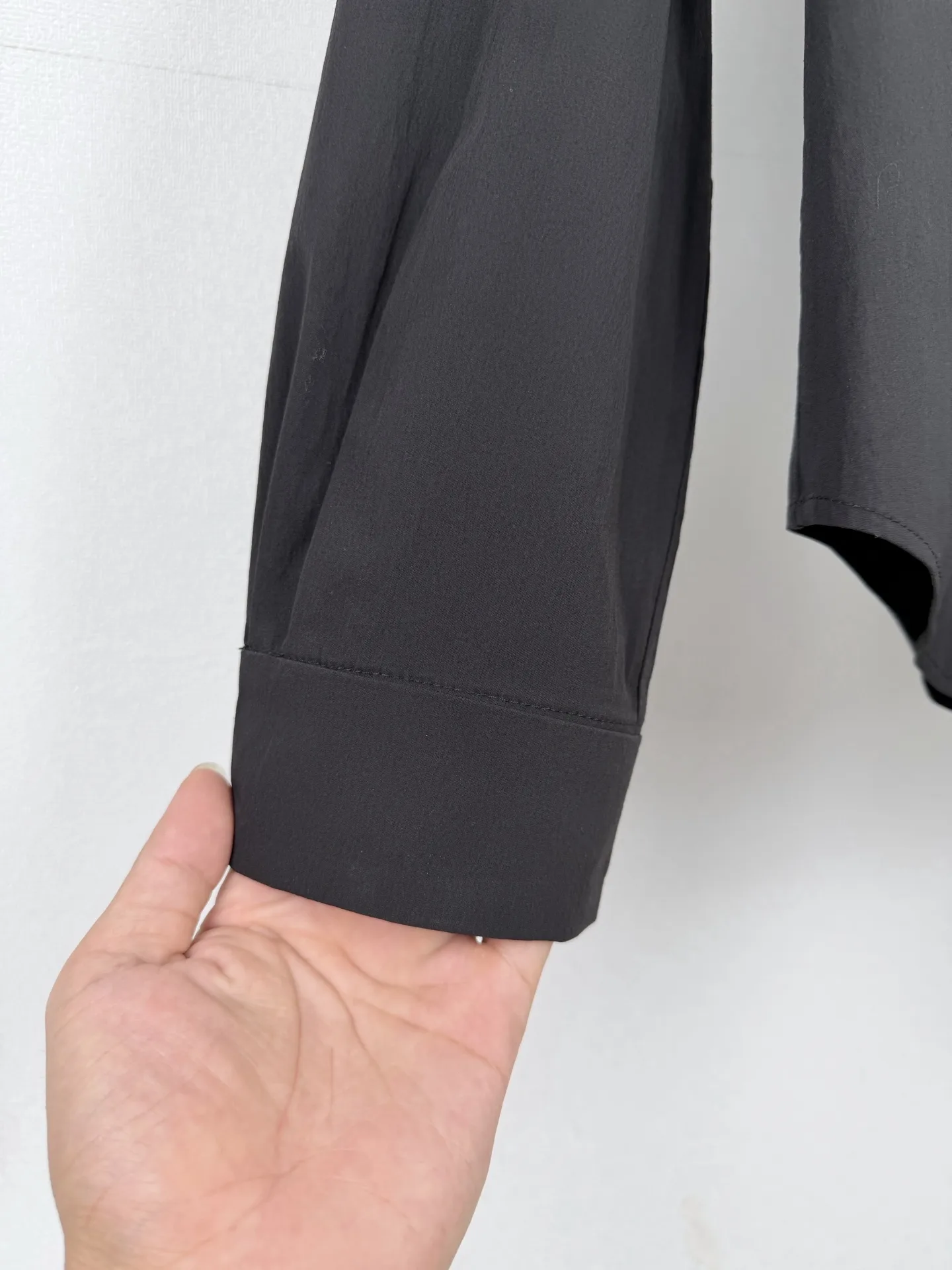 Logo-Patch Stretch Poplin Long-Sleeve Shirt D24020004 — view 8