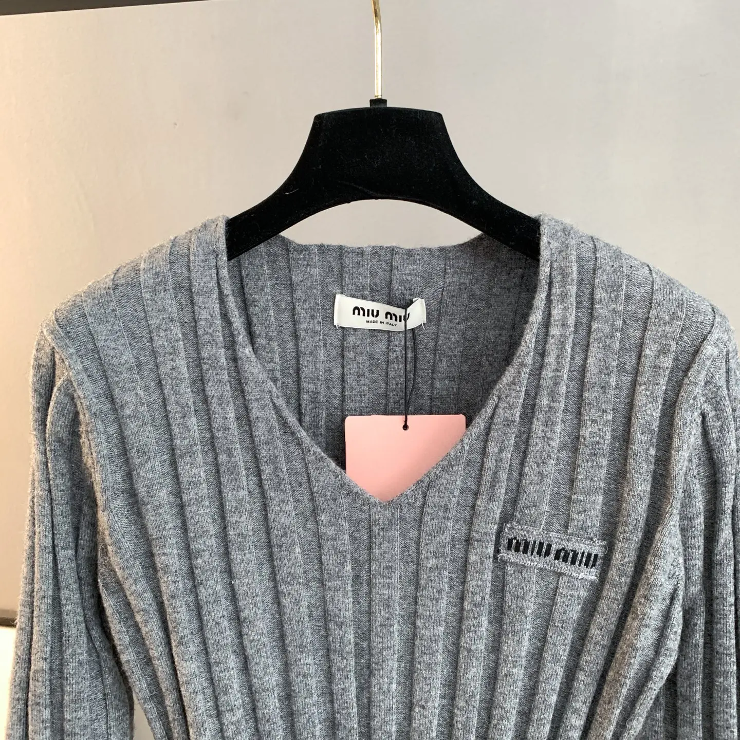 Ribbed Merino Wool V-Neck Sweater D24022890 — view 3