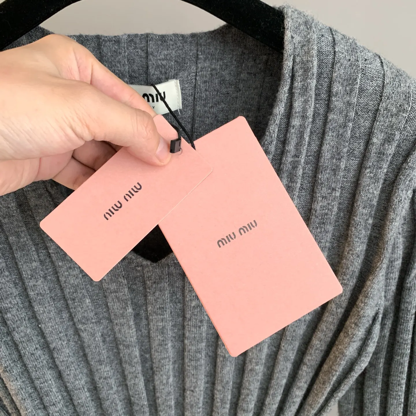 Ribbed Merino Wool V-Neck Sweater D24022890 — view 5