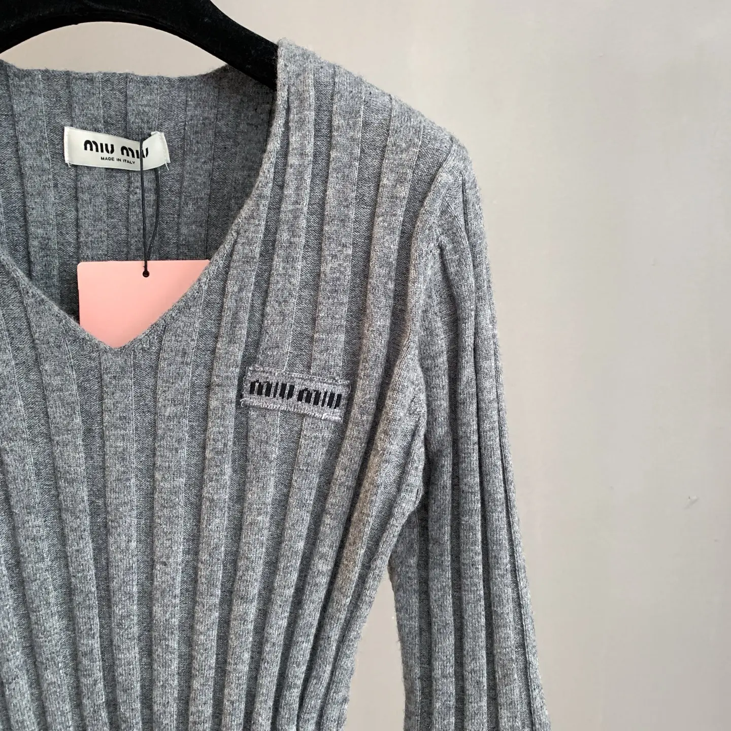 Ribbed Merino Wool V-Neck Sweater D24022890 — view 6