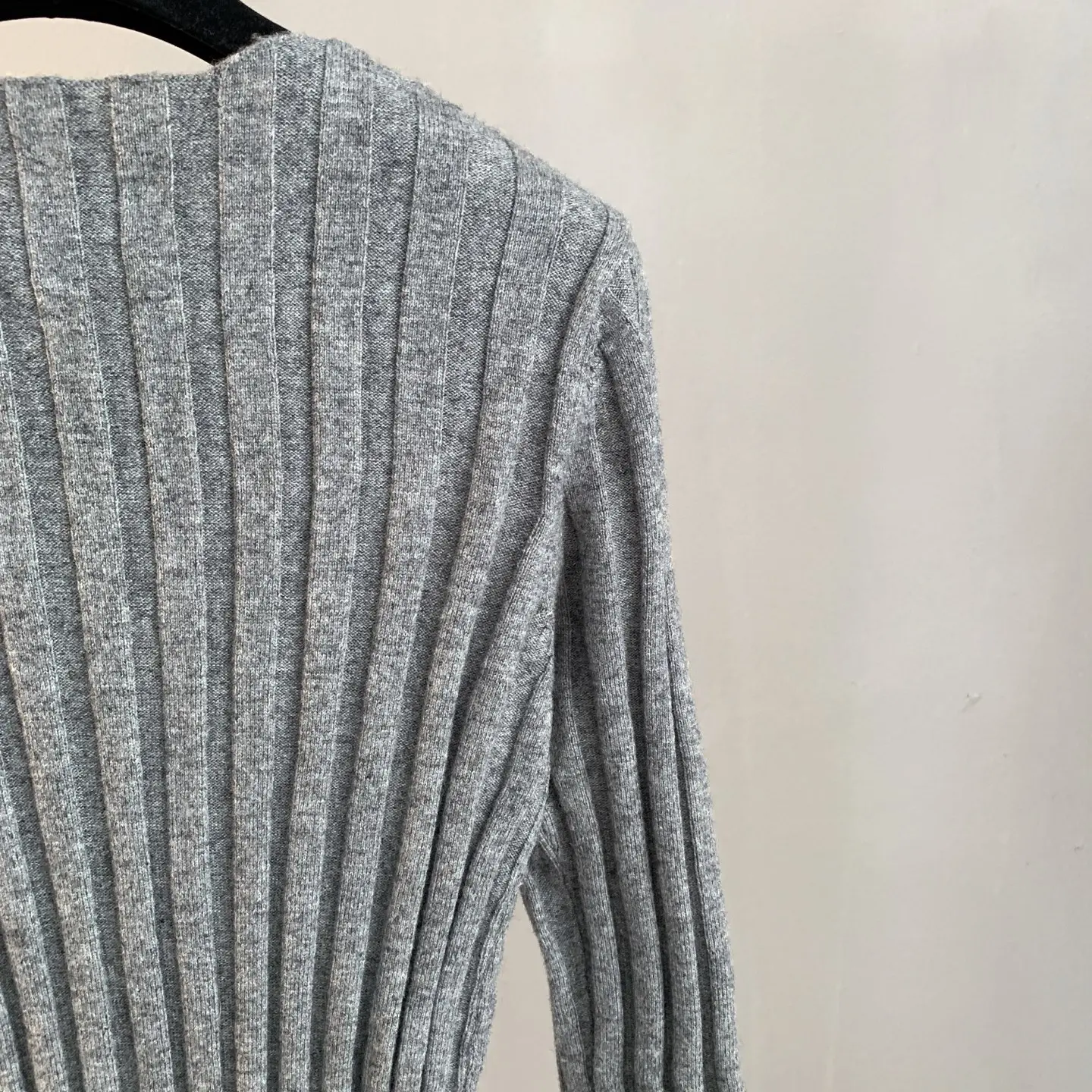 Ribbed Merino Wool V-Neck Sweater D24022890 — view 7