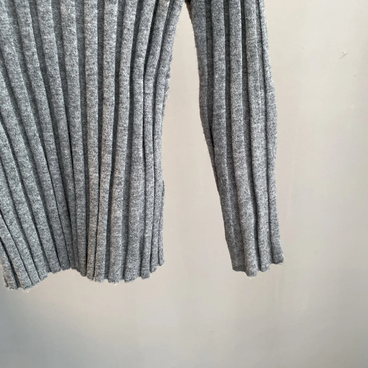 Ribbed Merino Wool V-Neck Sweater D24022890 — view 8