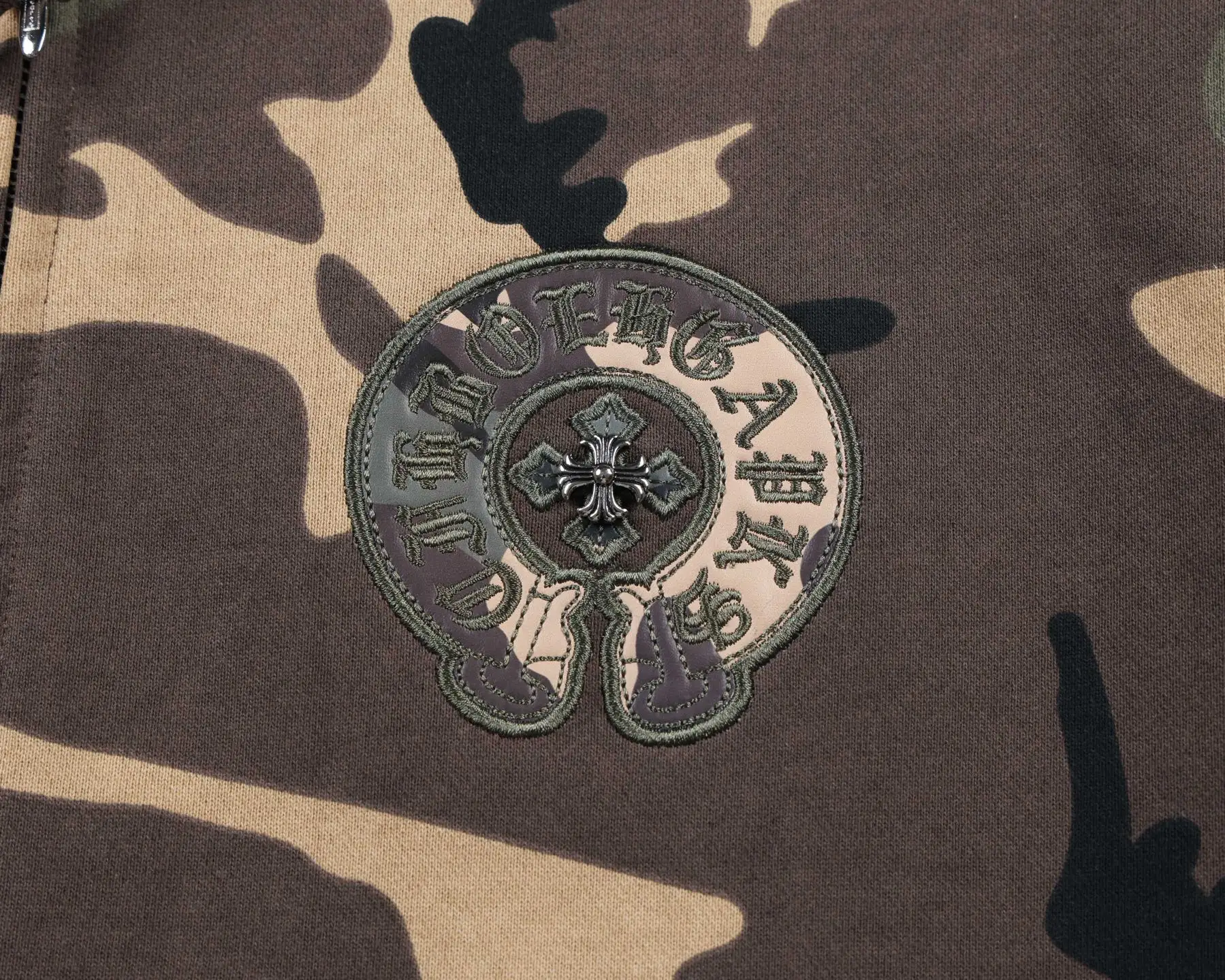 Camo Patchwork Embroidered Zip-Up Hoodie D24521451 — view 4