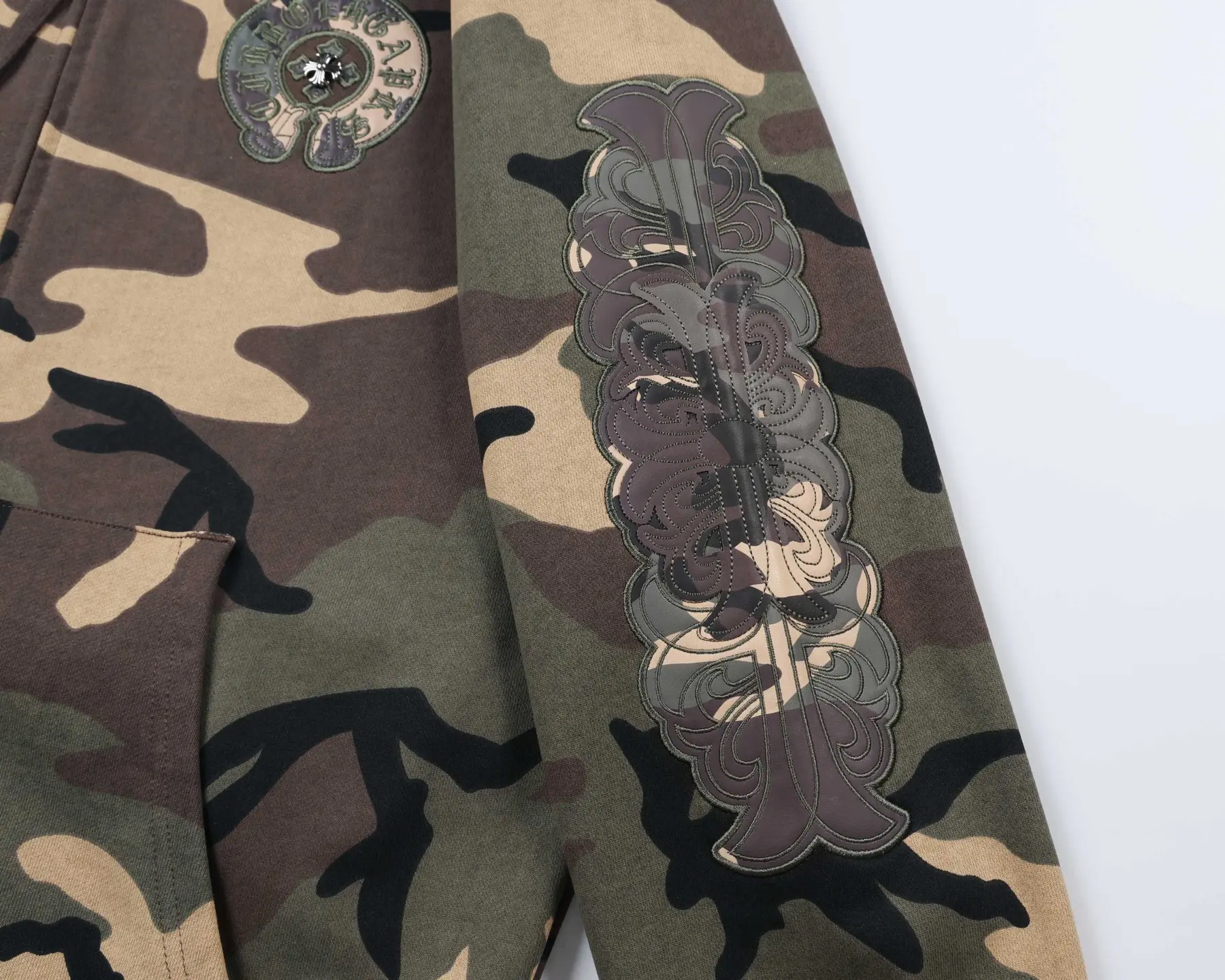 Camo Patchwork Embroidered Zip-Up Hoodie D24521451 — view 6