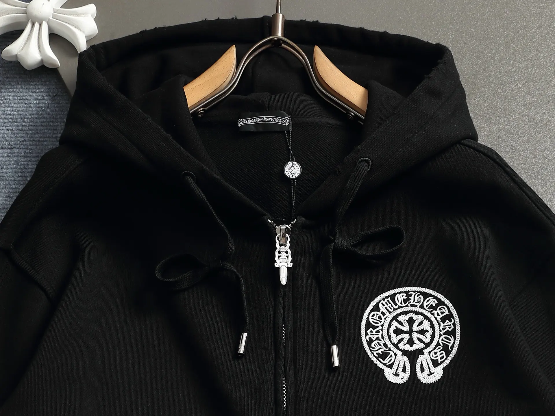Logo Embroidered Zip-Up Hoodie D24521993 — view 2