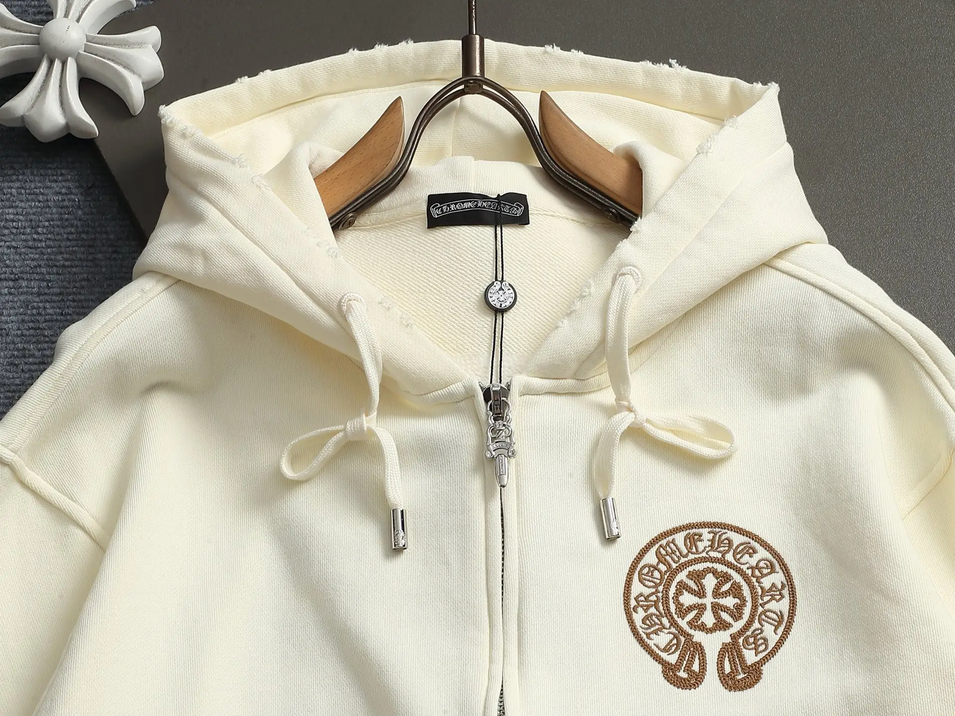 Logo Embroidery Distressed Zip-Up Hoodie D24521992 — view 2